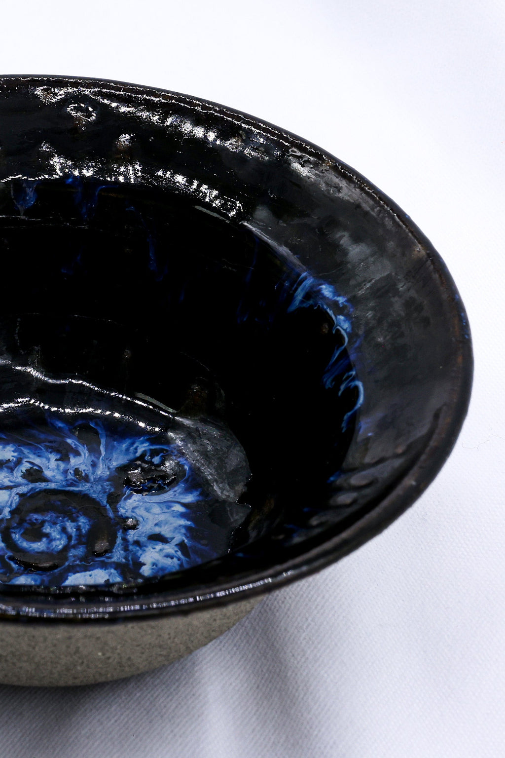 7,5' Cavewater Spiral Blue Handmade Grey Stoneware Bowl