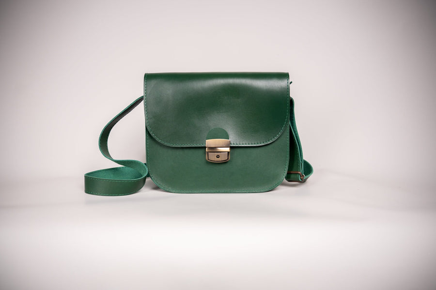 Classic Cut Saddle Bag – Vintage Style & Modern Practicality by Zelma Kraft at brixbailey.com