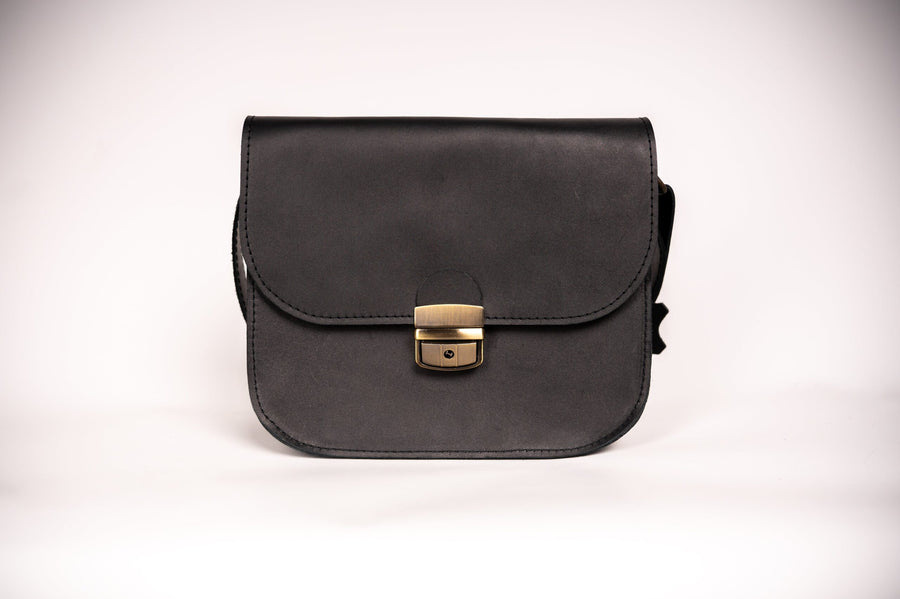 Classic Cut Saddle Bag – Vintage Style & Modern Practicality by Zelma Kraft at brixbailey.com