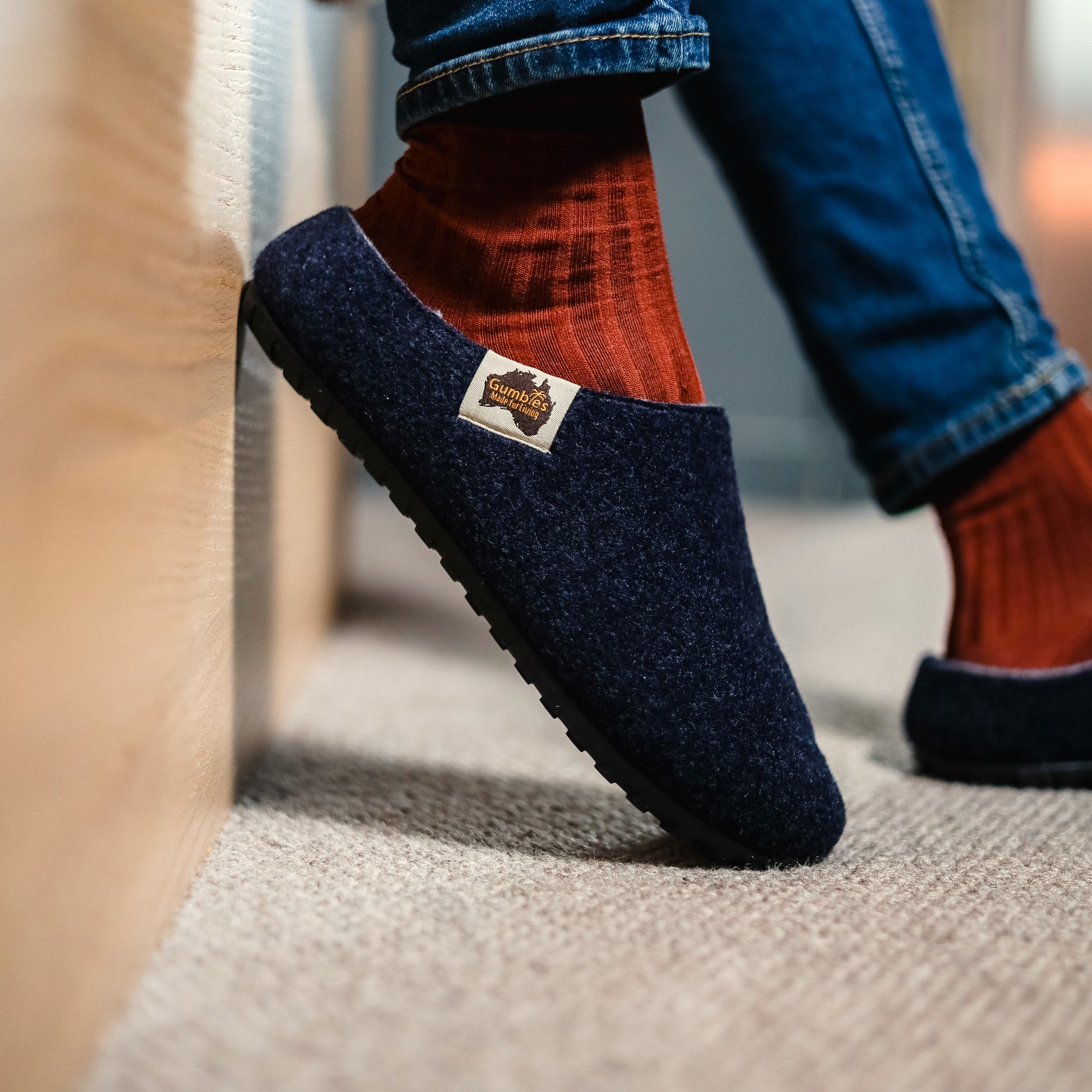 Outback Men's Slipper in Navy and Grey