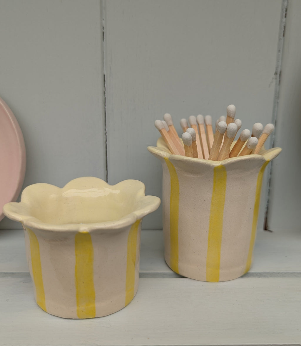 Daisy tealight holder