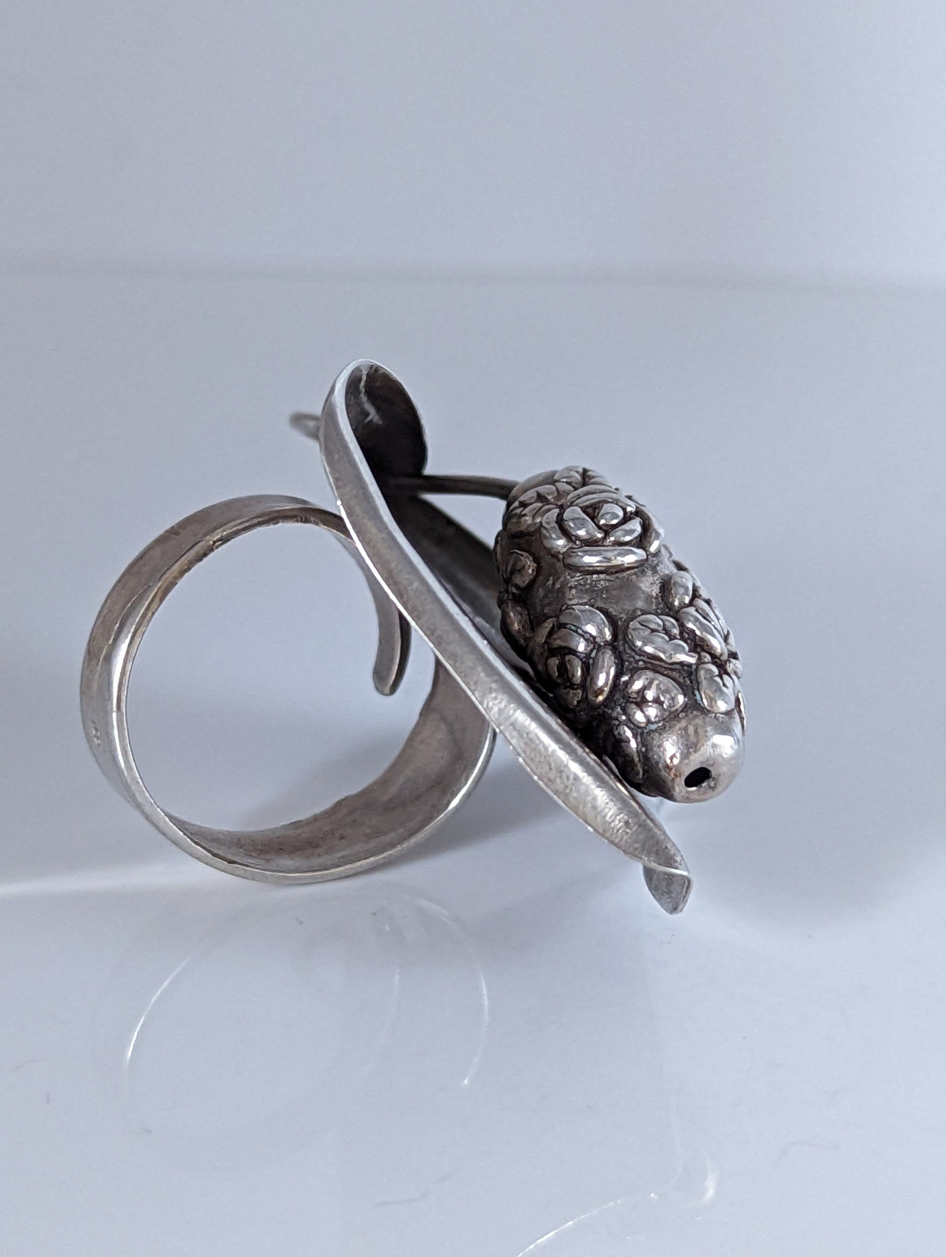 Silver Steed Unique, Extravagant Leaf Rings with motive