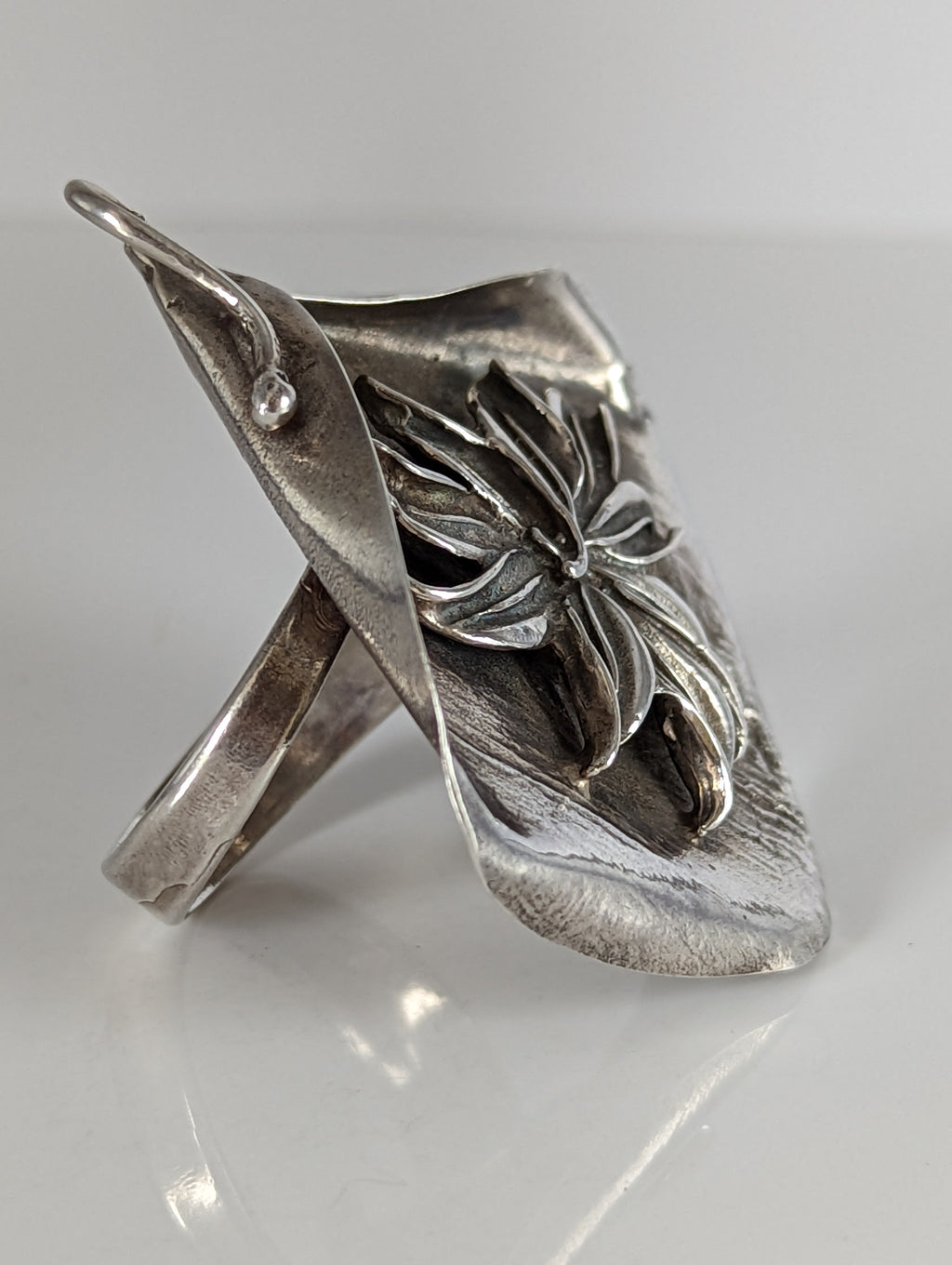 Silver Steed Unique, Extravagant Leaf Rings with motive