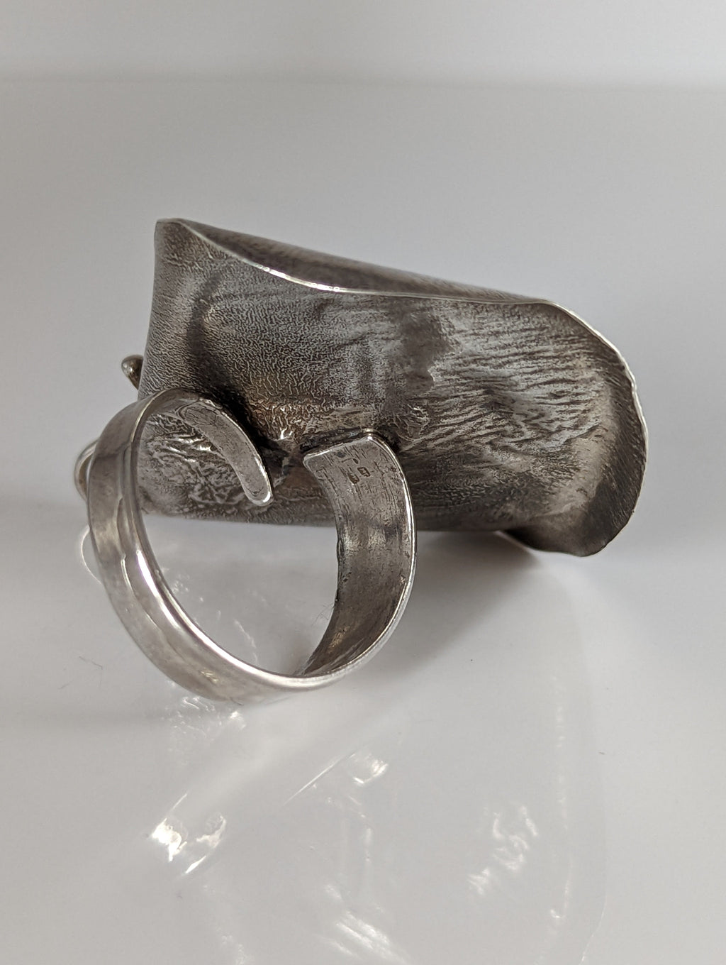 Silver Steed Unique, Extravagant Leaf Rings with motive