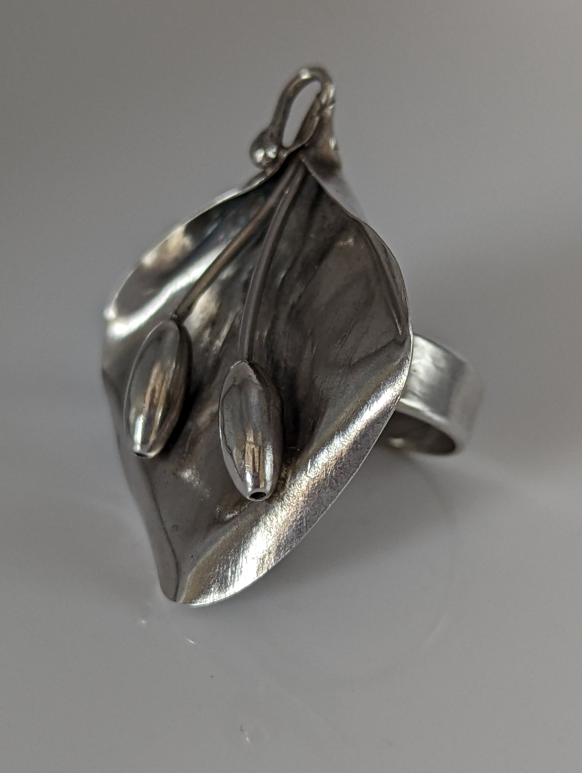 Silver Steed Unique, Extravagant Leaf Rings with motive
