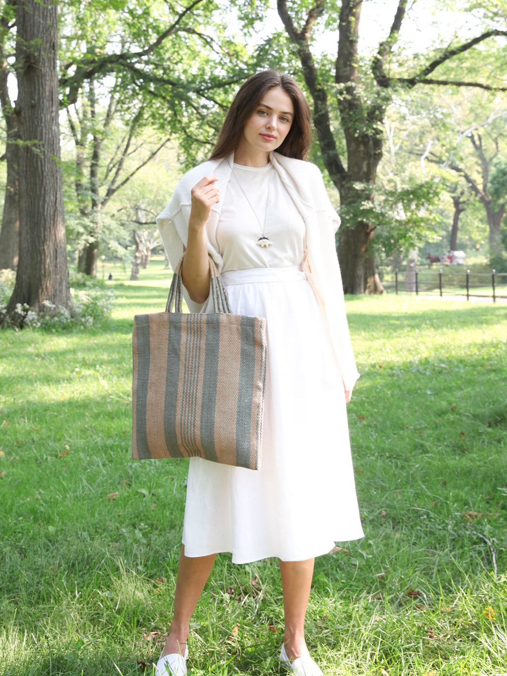 Dora Jute Tote Bag in Pale Green