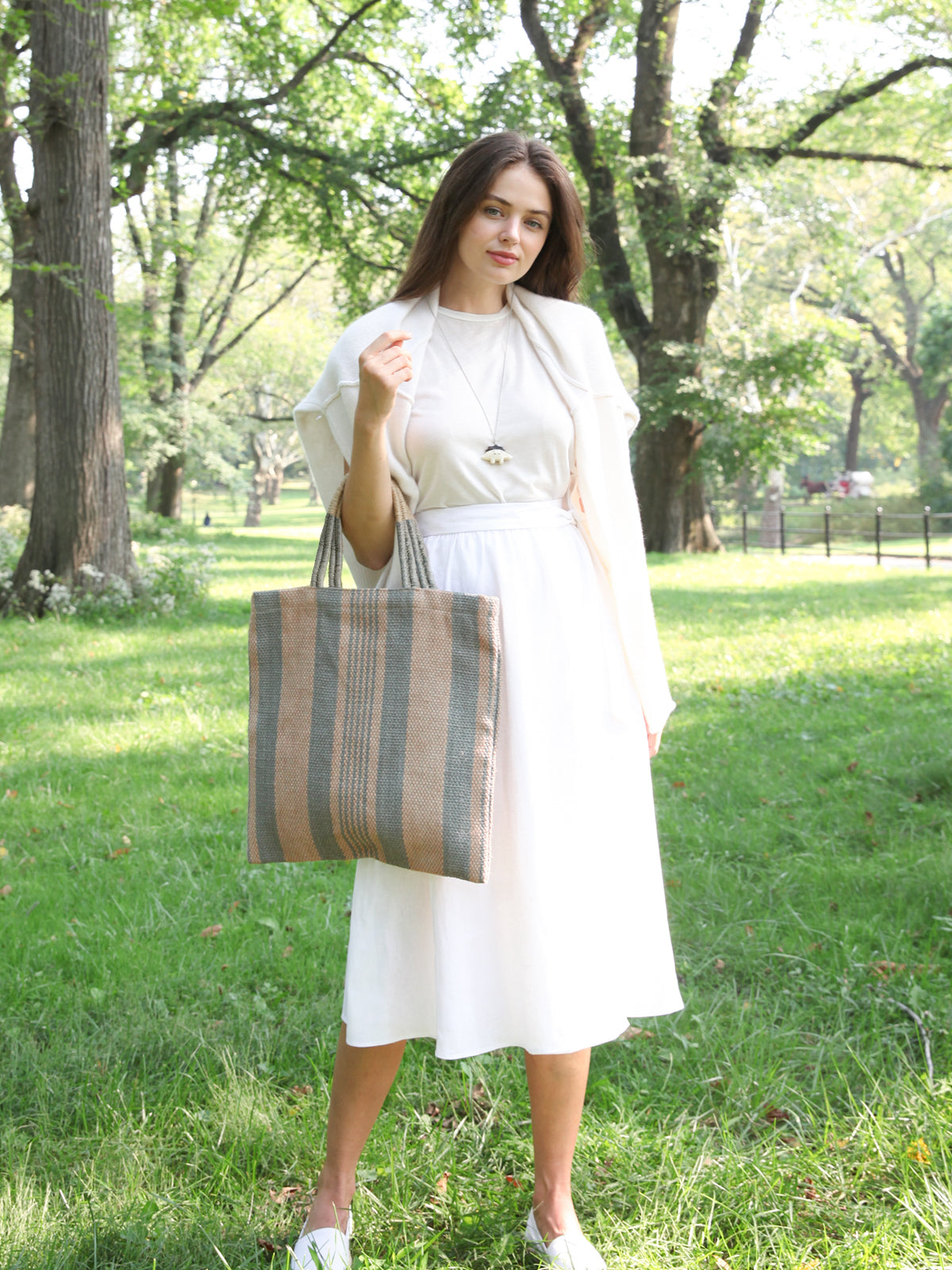 Dora Jute Tote Bag in Pale Green