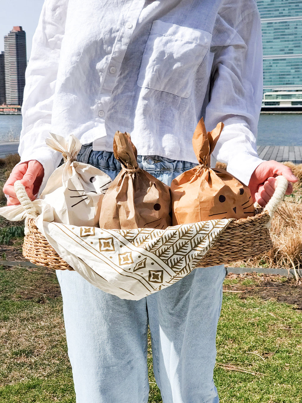 Seagrass Bread Basket with White Handle