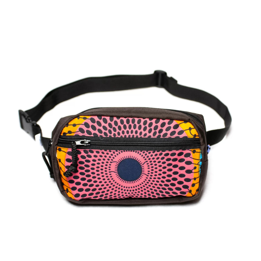 Spacious Dog Treat Pouch – Secure & Adjustable Storage by Drinbags at www.brixbailey.com