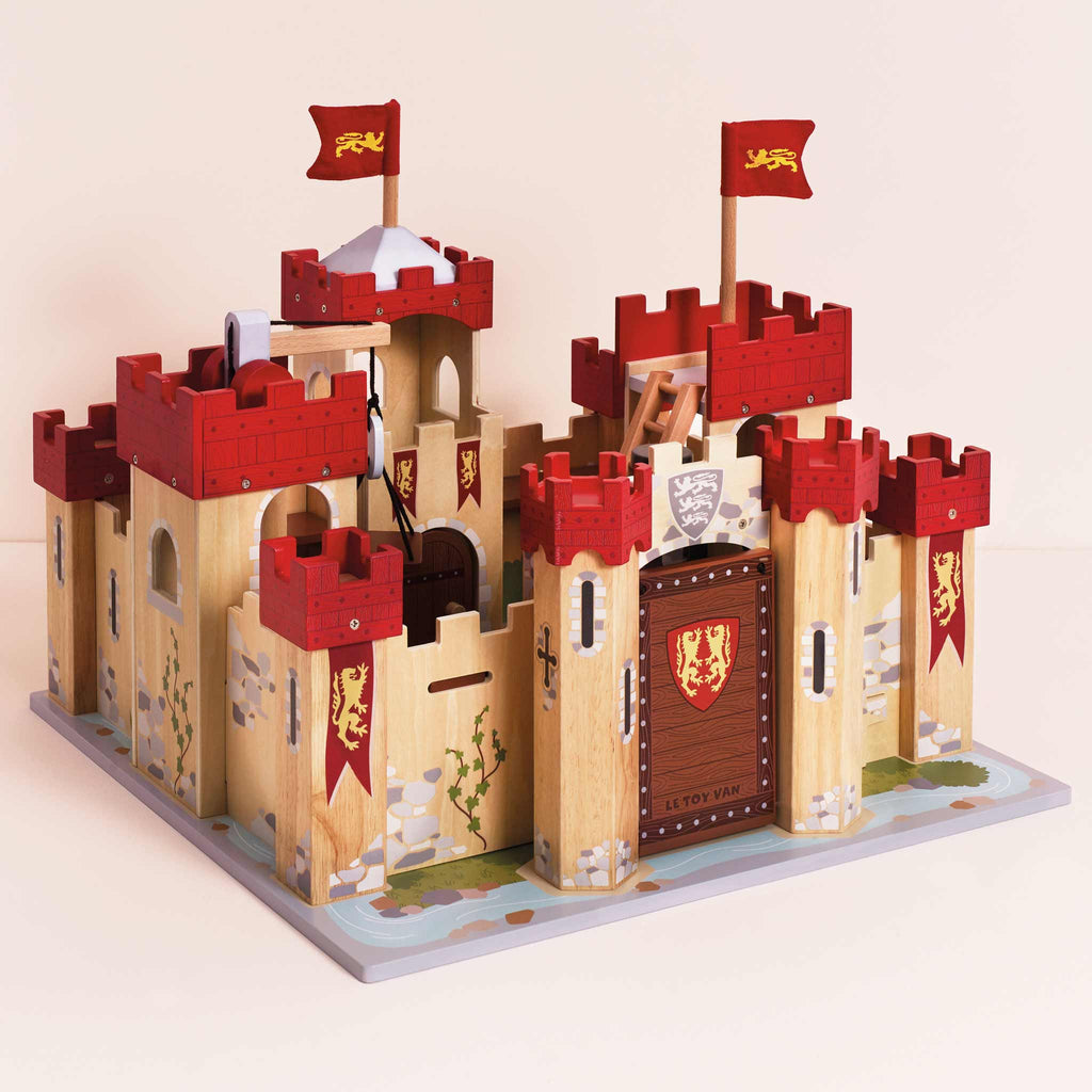 Wooden Castle with Working Drawbridge and Towers