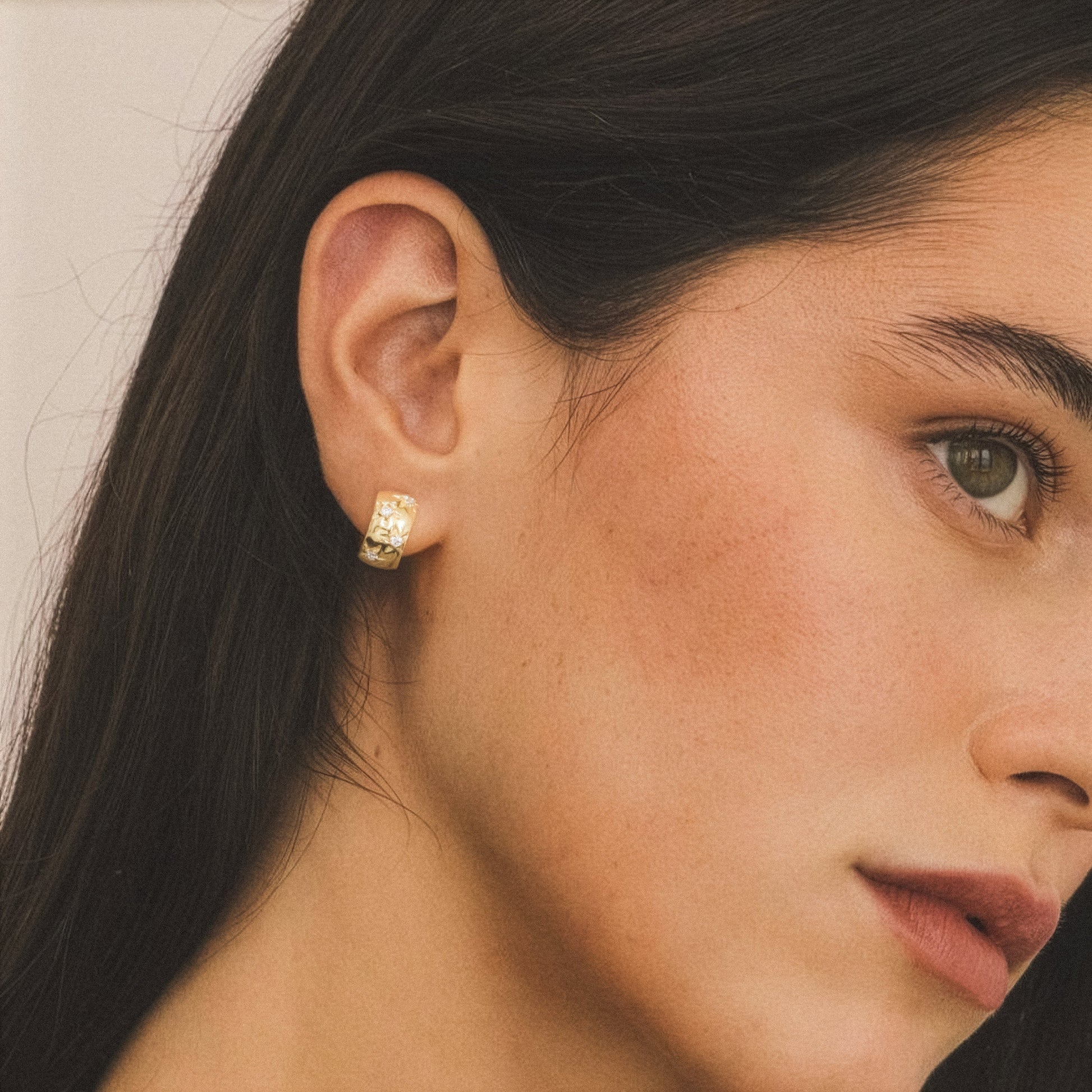 Thea Chunky Star Huggie Earrings | 18K Gold Plated