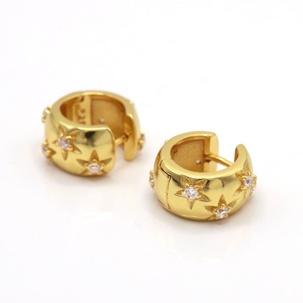 Thea Chunky Star Huggie Earrings | 18K Gold Plated