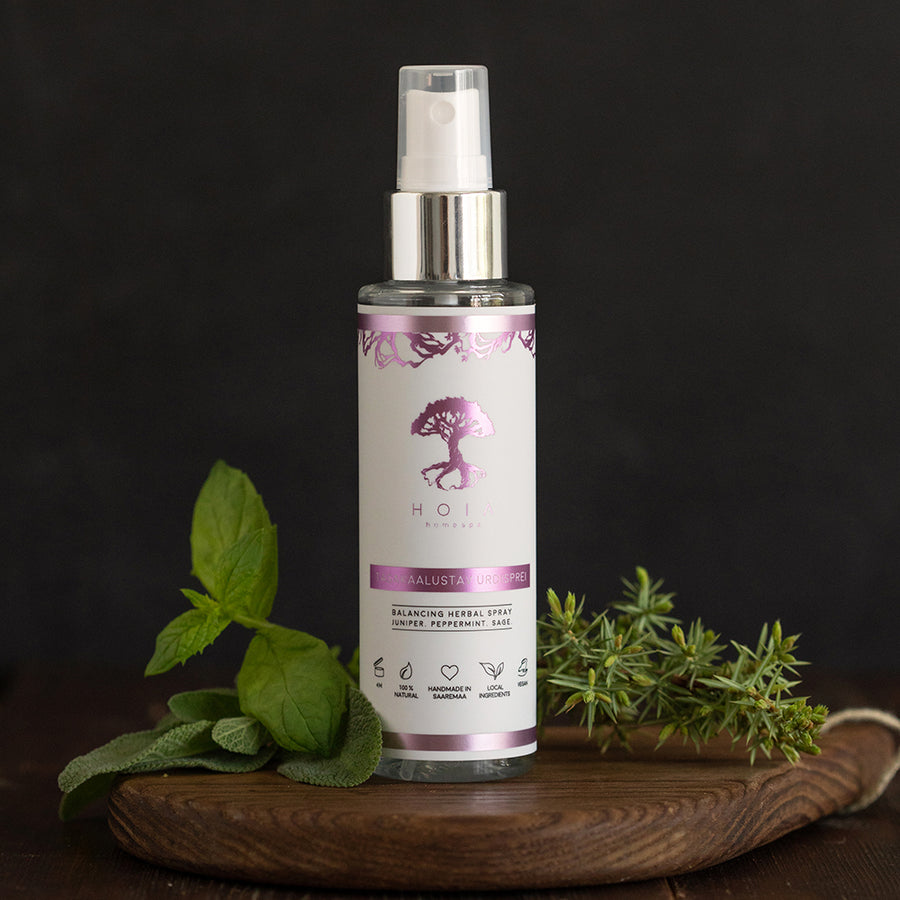 Balancing Herbal Skin Spray – Organic & Vegan Facial Mist by HOIA at www.brixbailey.com