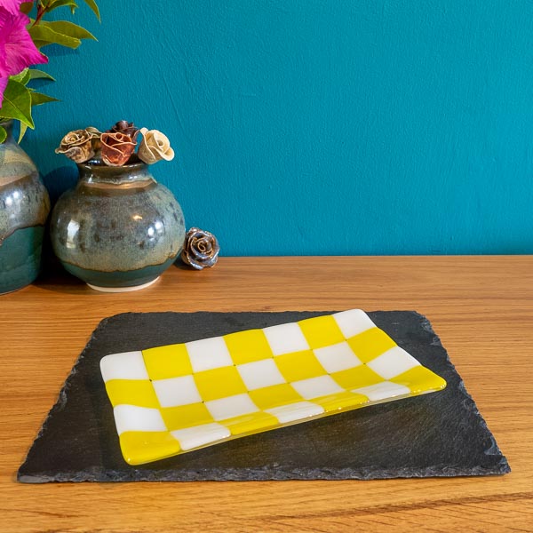 21x12cm Chequered White/Colour Large Tray - Bullseye Collection