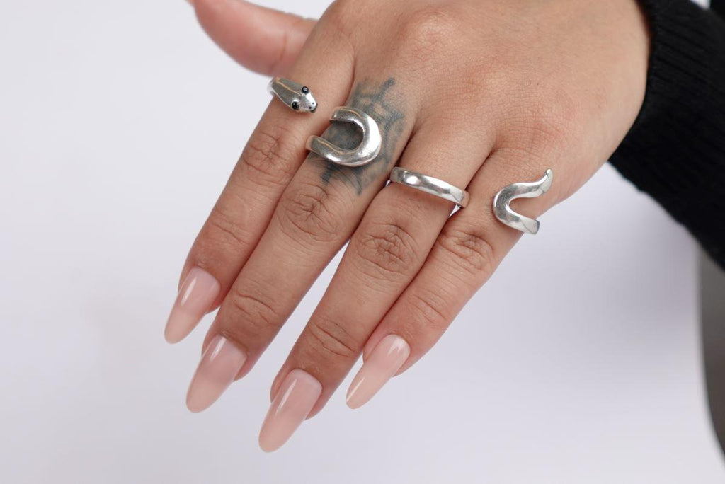 4-Finger Snake Ring - Adjustable Brass Ring for All Fingers.