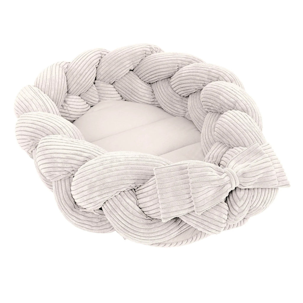 confident view of the ecru baby nest with its long 200 cm braided corduroy bumper