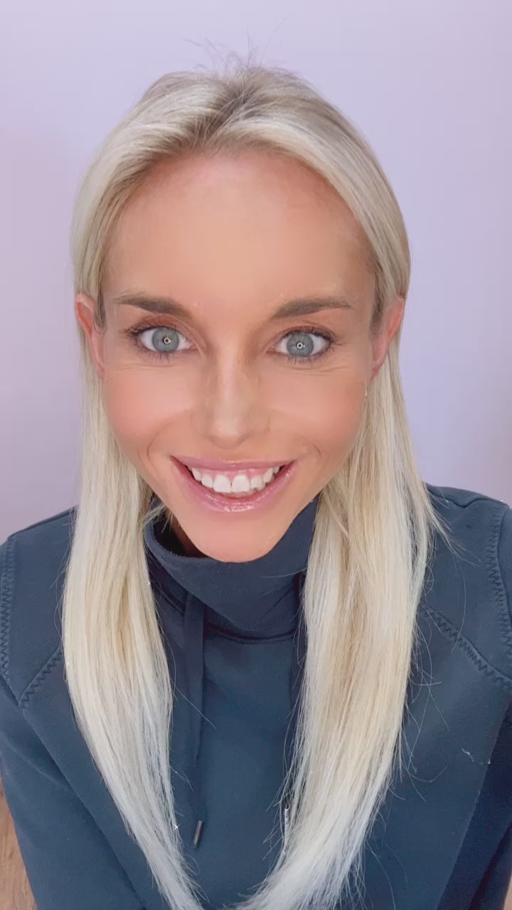 Gift Box Bow Holiday Stud Earring in Gold