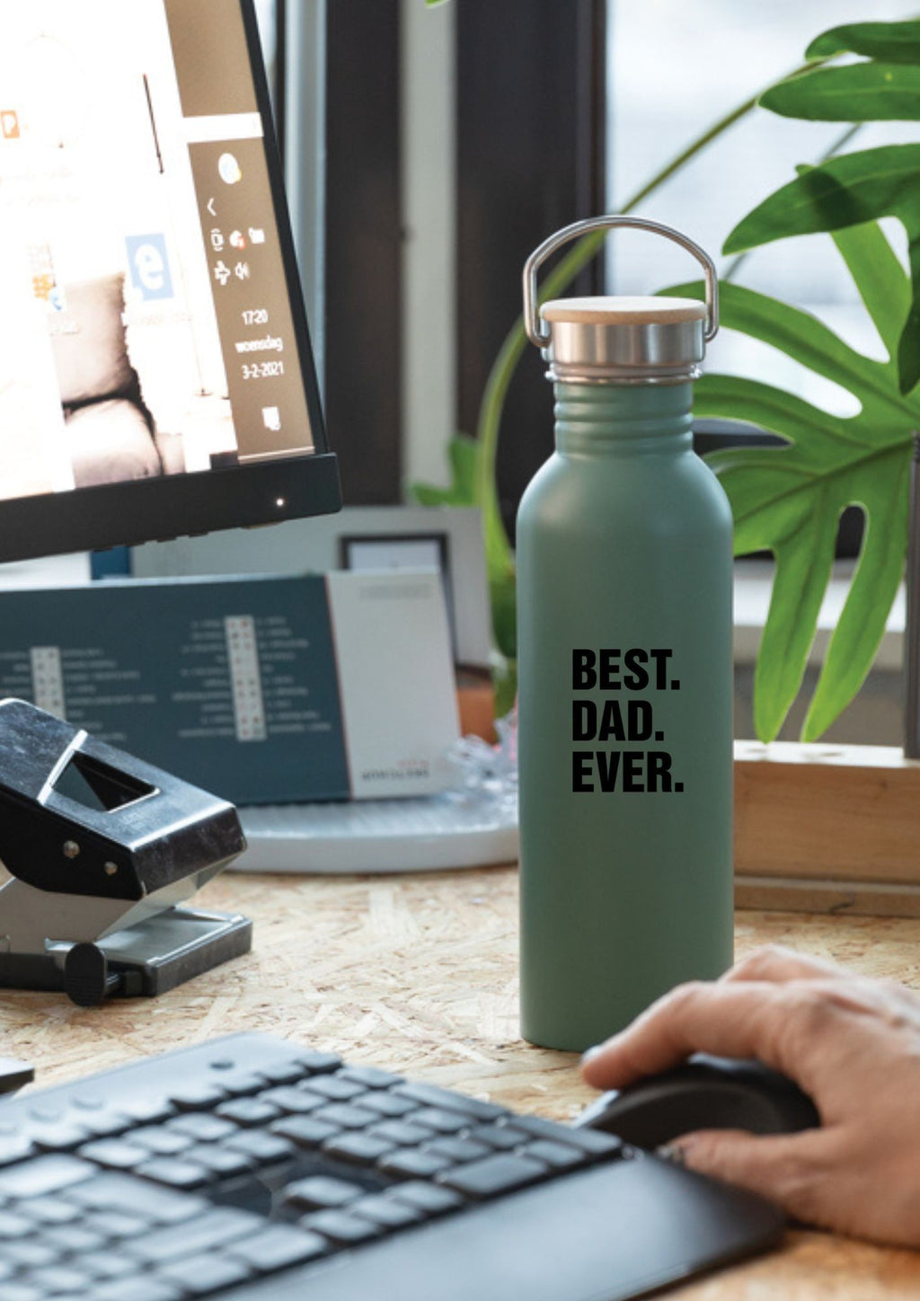 a soft-lit thermos with a warm bamboo lid resting on a cozy kitchen counter