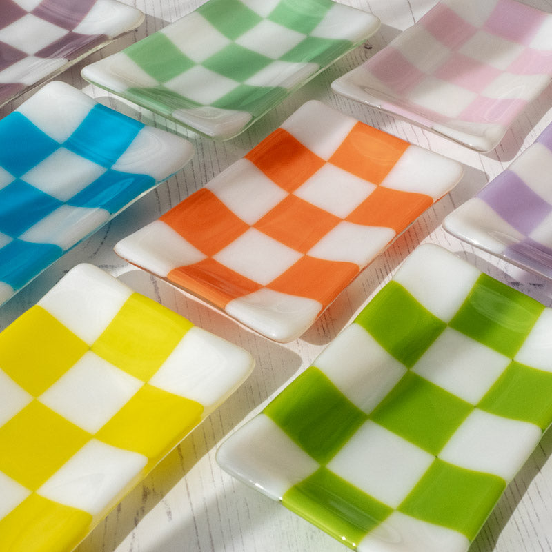 15x8cm Chequered White/Colour Medium Tray - Bullseye Collection