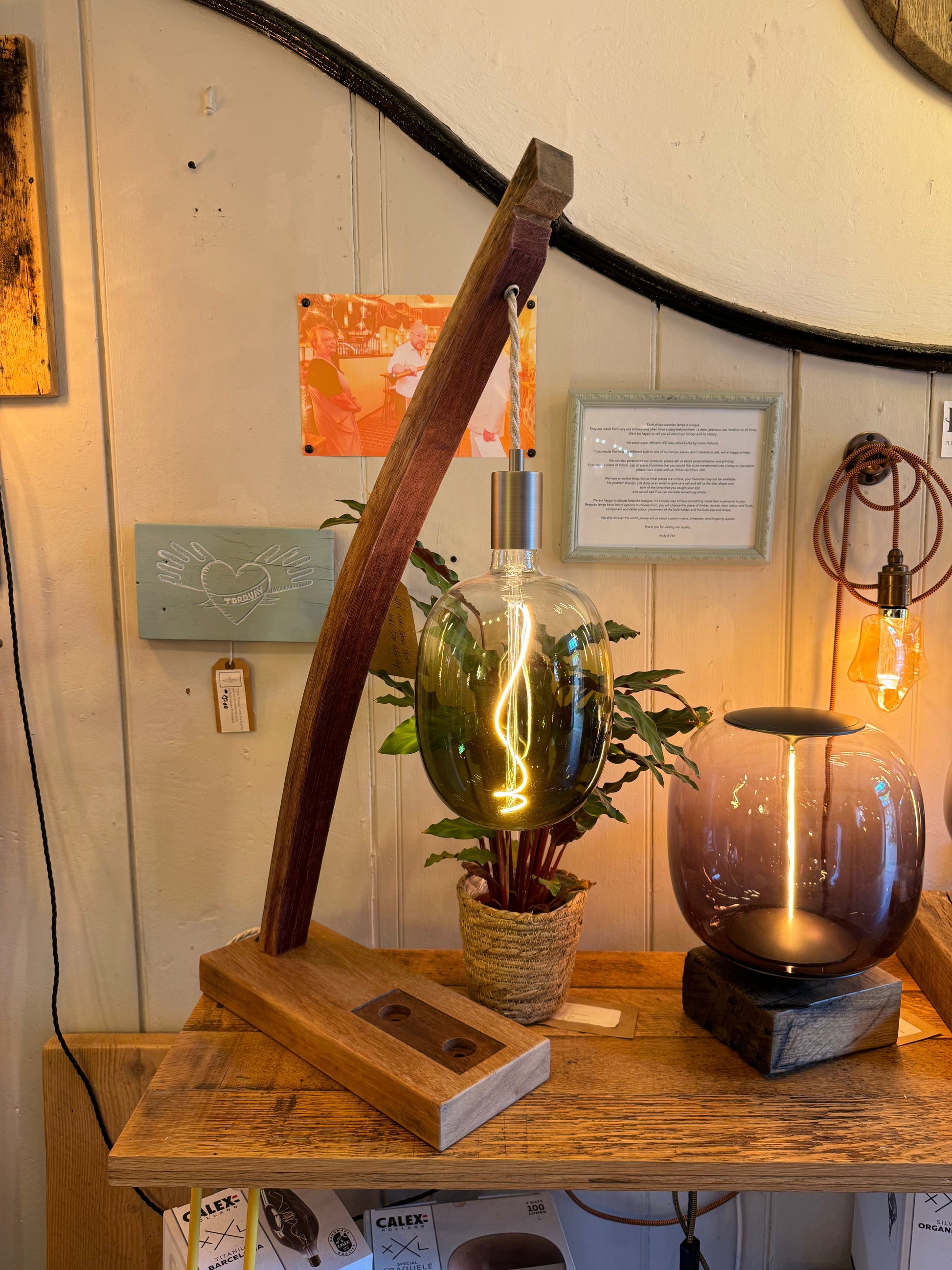 Elegant Curve Stave Table Lamp