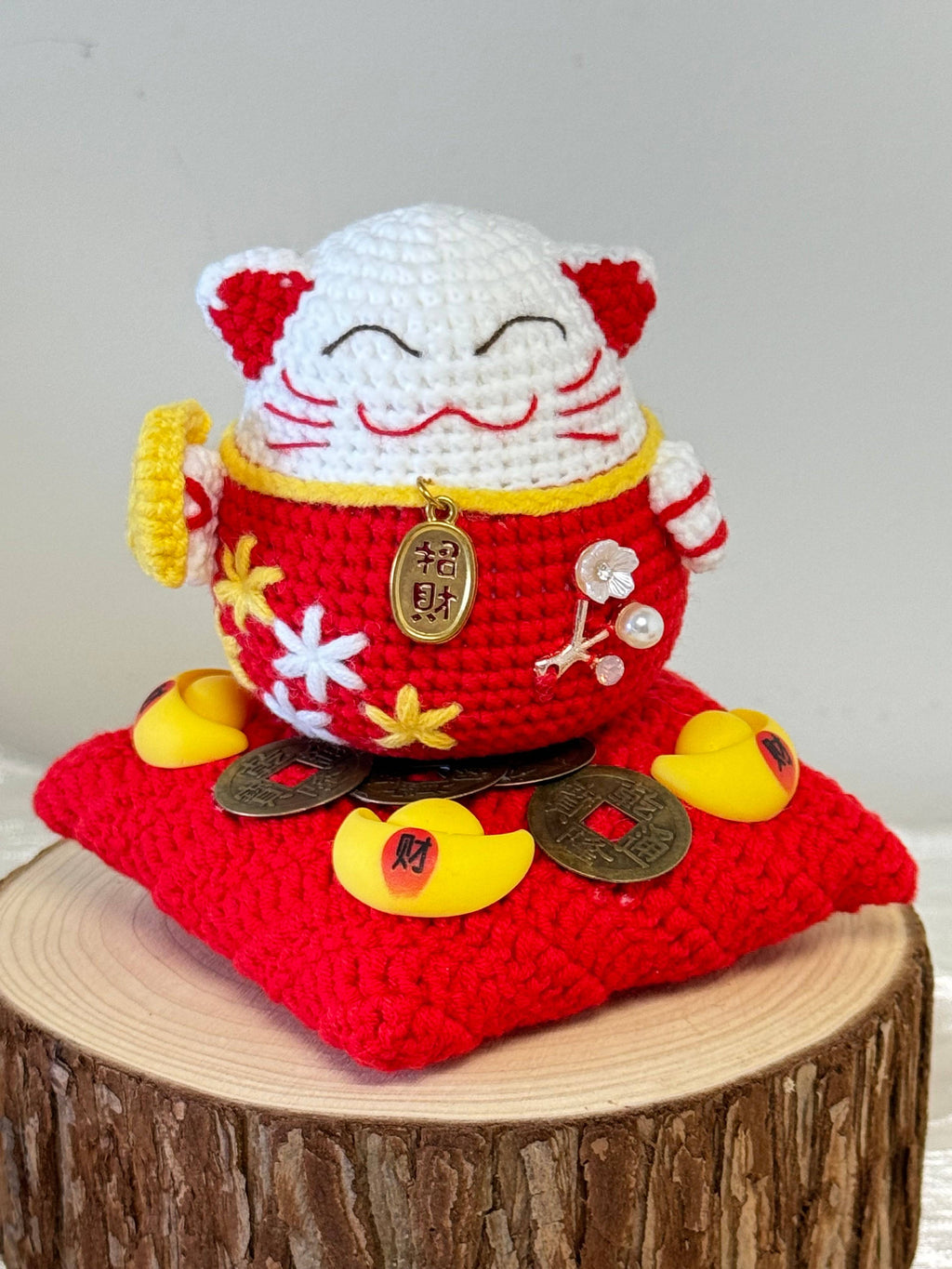 Fortune Feline Family: Adorable Lucky Cat Crochet Collection