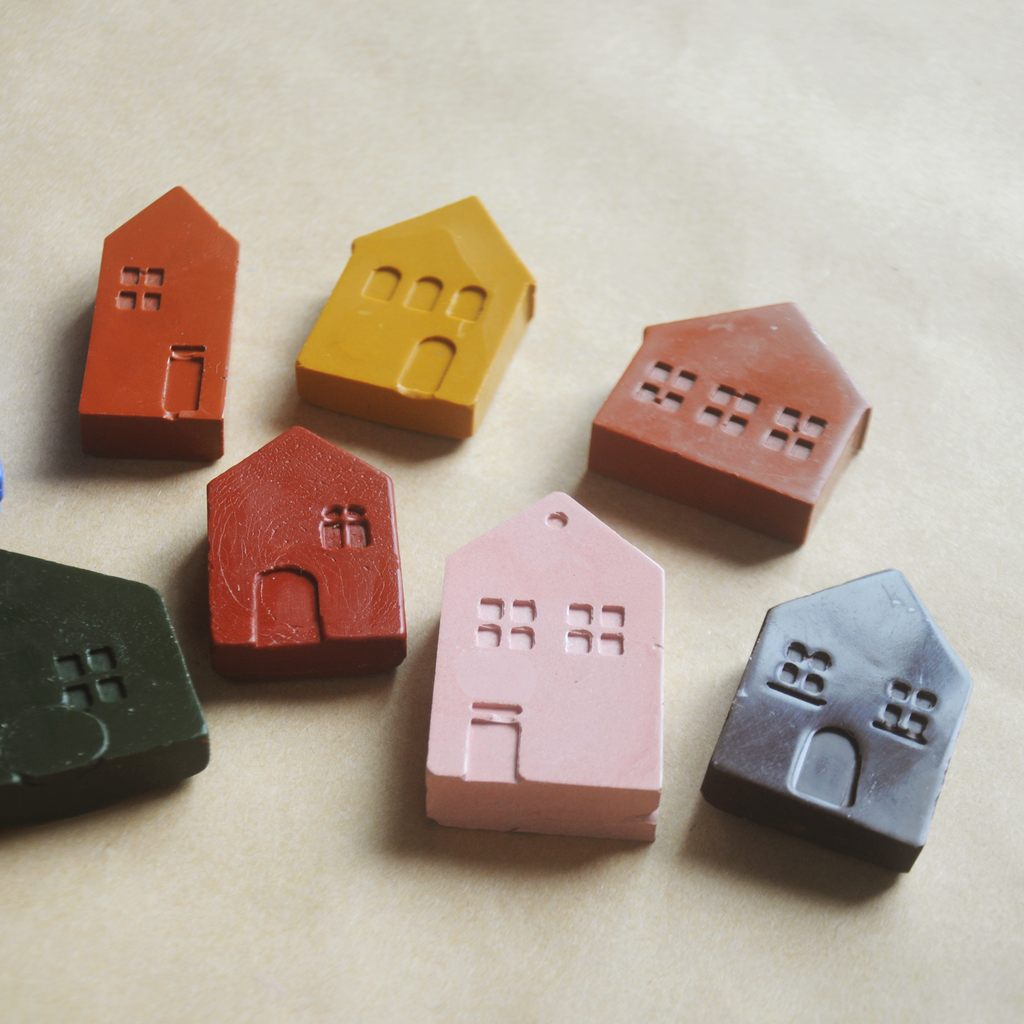 Natural Beeswax Cabin Crayons in Tin