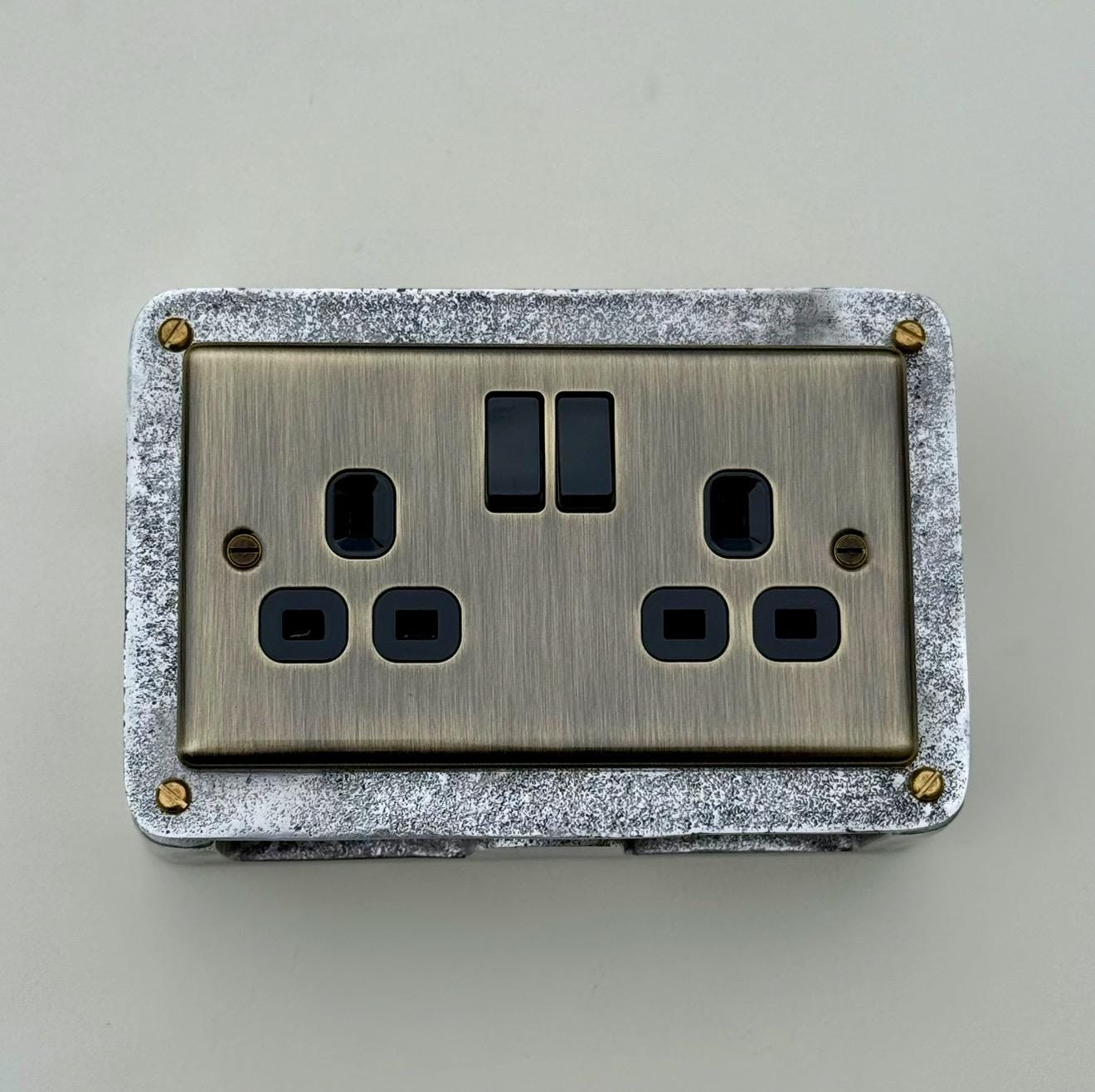 Antique Brass Double Switched 13A Power Socket 230V 13A 2 Gang 2G  Solid Cast Metal Conduit Industrial