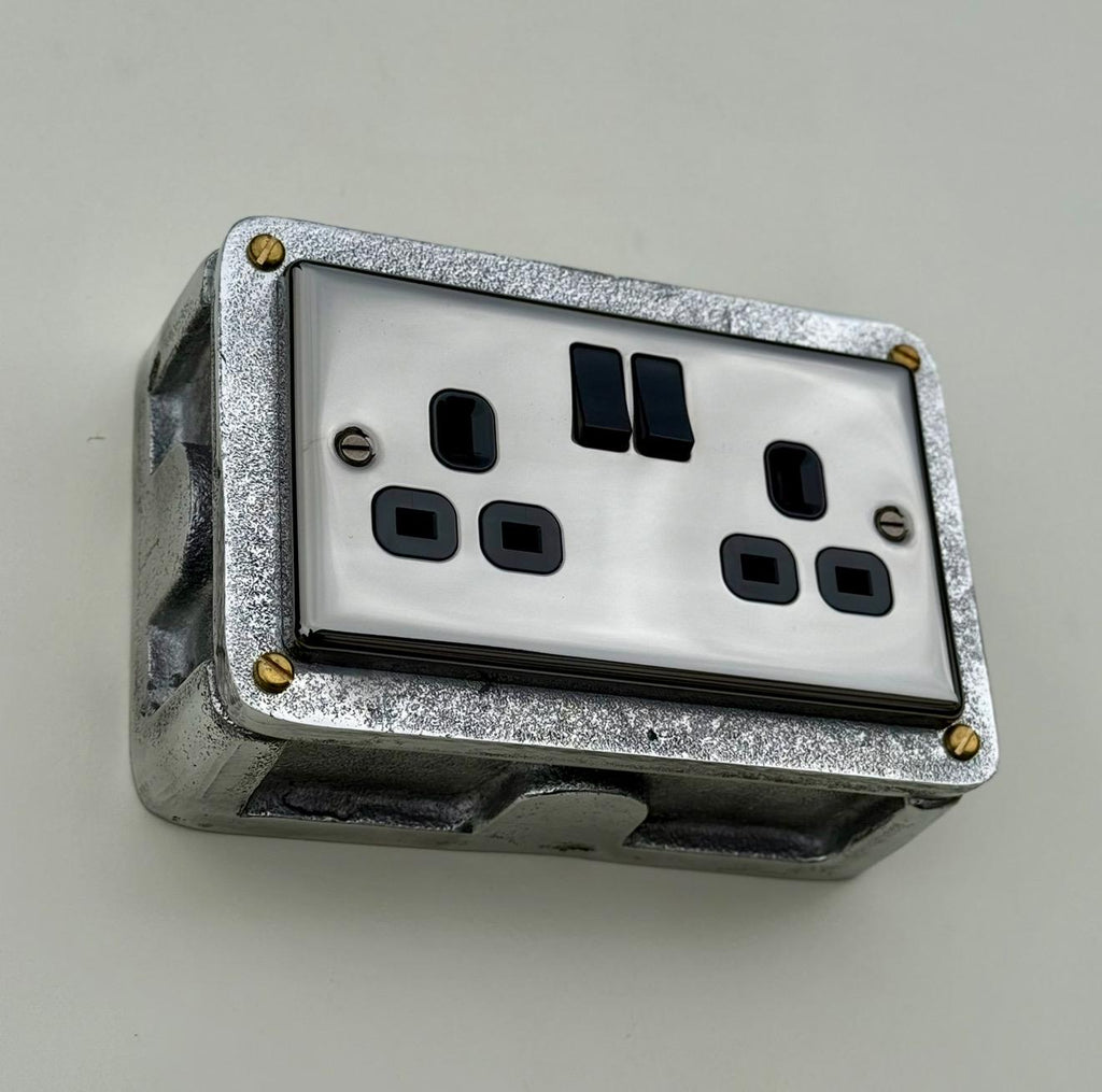 Mirror Finish Switched 13A Double Socket 230V 2 Gang 2G Socket Cast Metal Conduit Switch Industrial