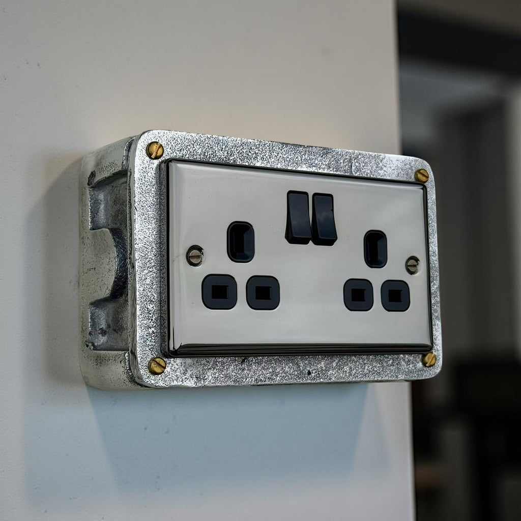 Mirror Finish Switched 13A Double Socket 230V 2 Gang 2G Socket Cast Metal Conduit Switch Industrial
