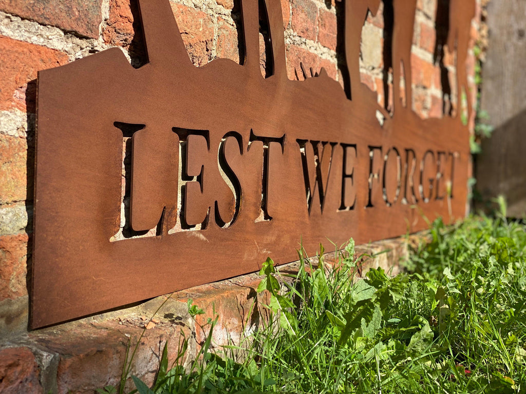 XXL Rusty Metal Lest We Forget Soldier Scene Garden Decoration