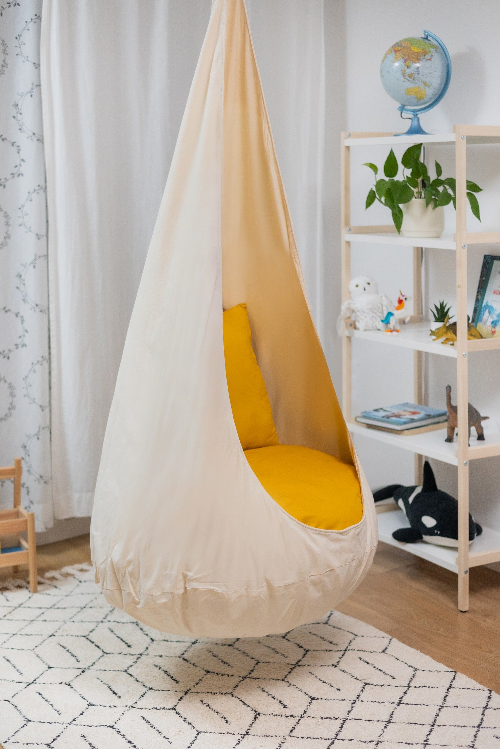 Large Cocoon "Sunny Spark"