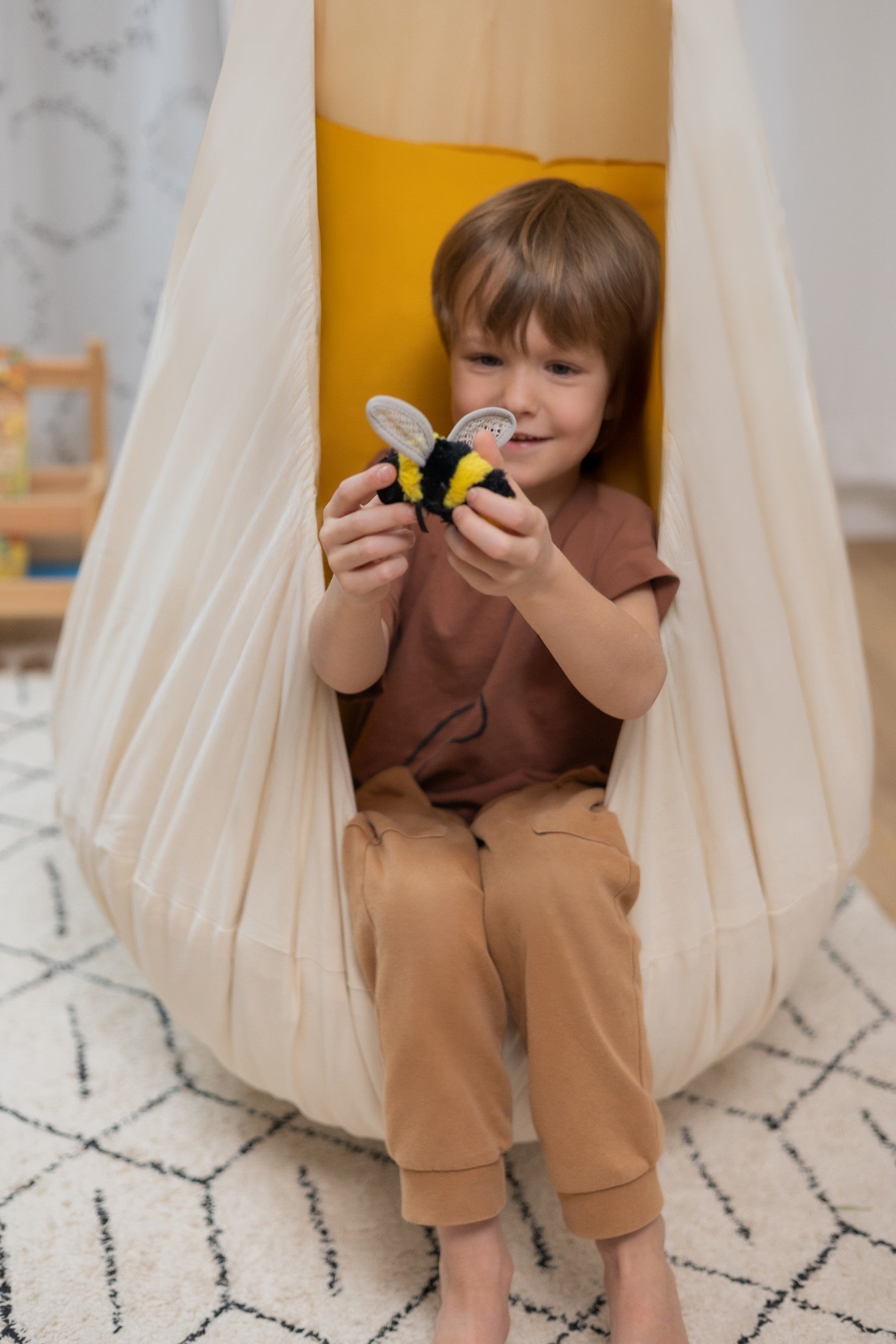 Large Cocoon "Sunny Spark"