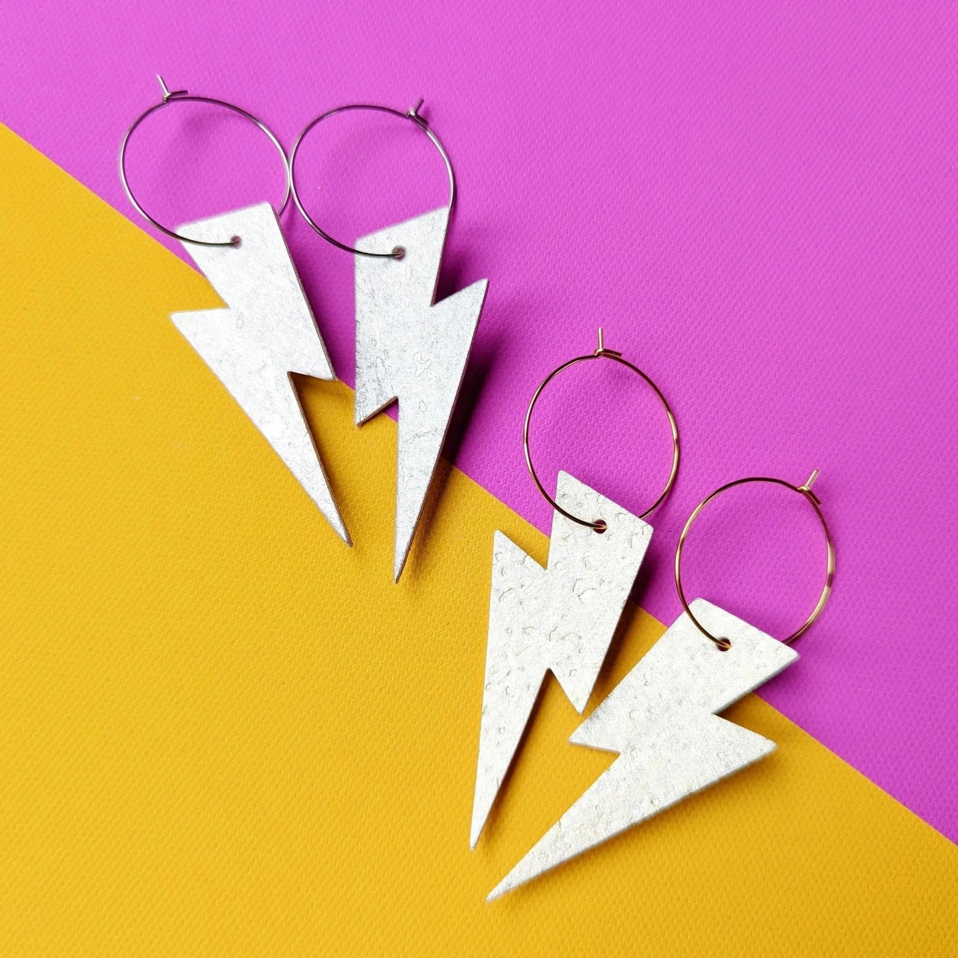 Metallic silver cork lightning bolt hoop earrings