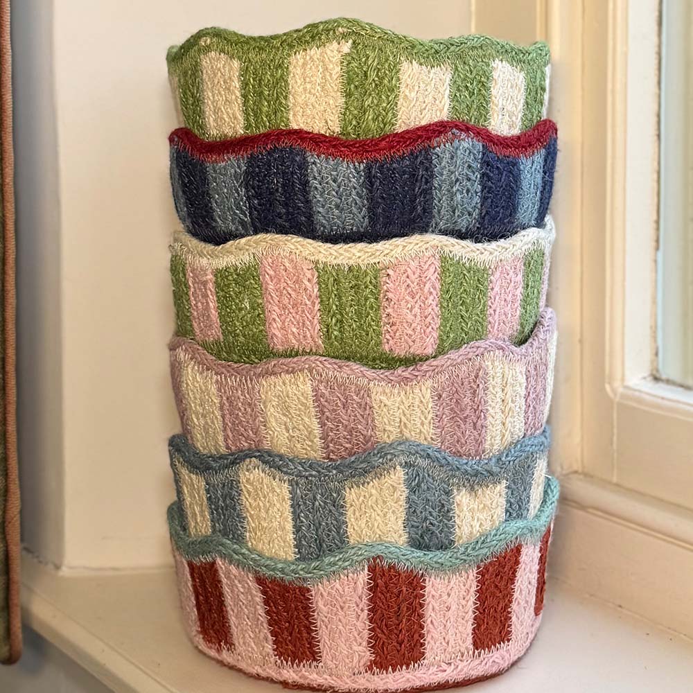 Stripy Scalloped Mini Basket - green