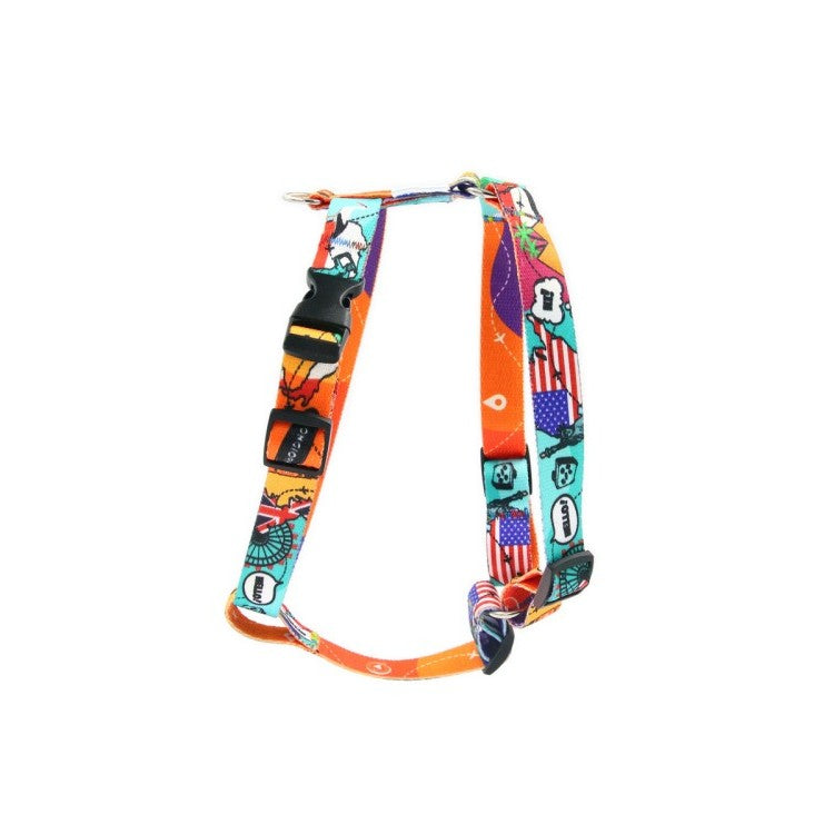 a functional close-up of the nylon travel harness's adjustable plastic buckles and nickel handle