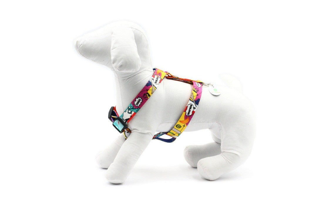 close-up of the sleek nickel-plated handle on a durable nylon pet travel harness