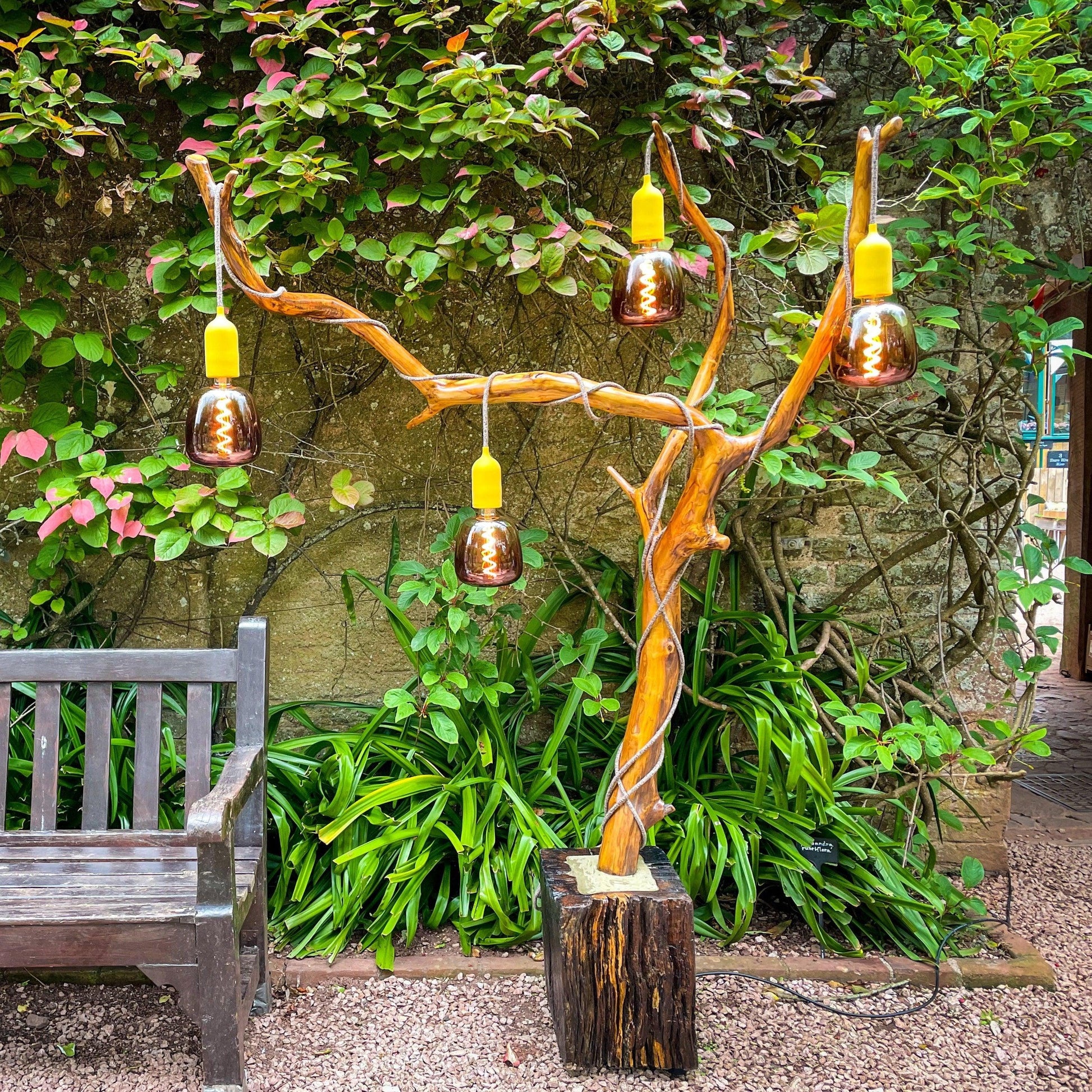 Outdoor tree lamp