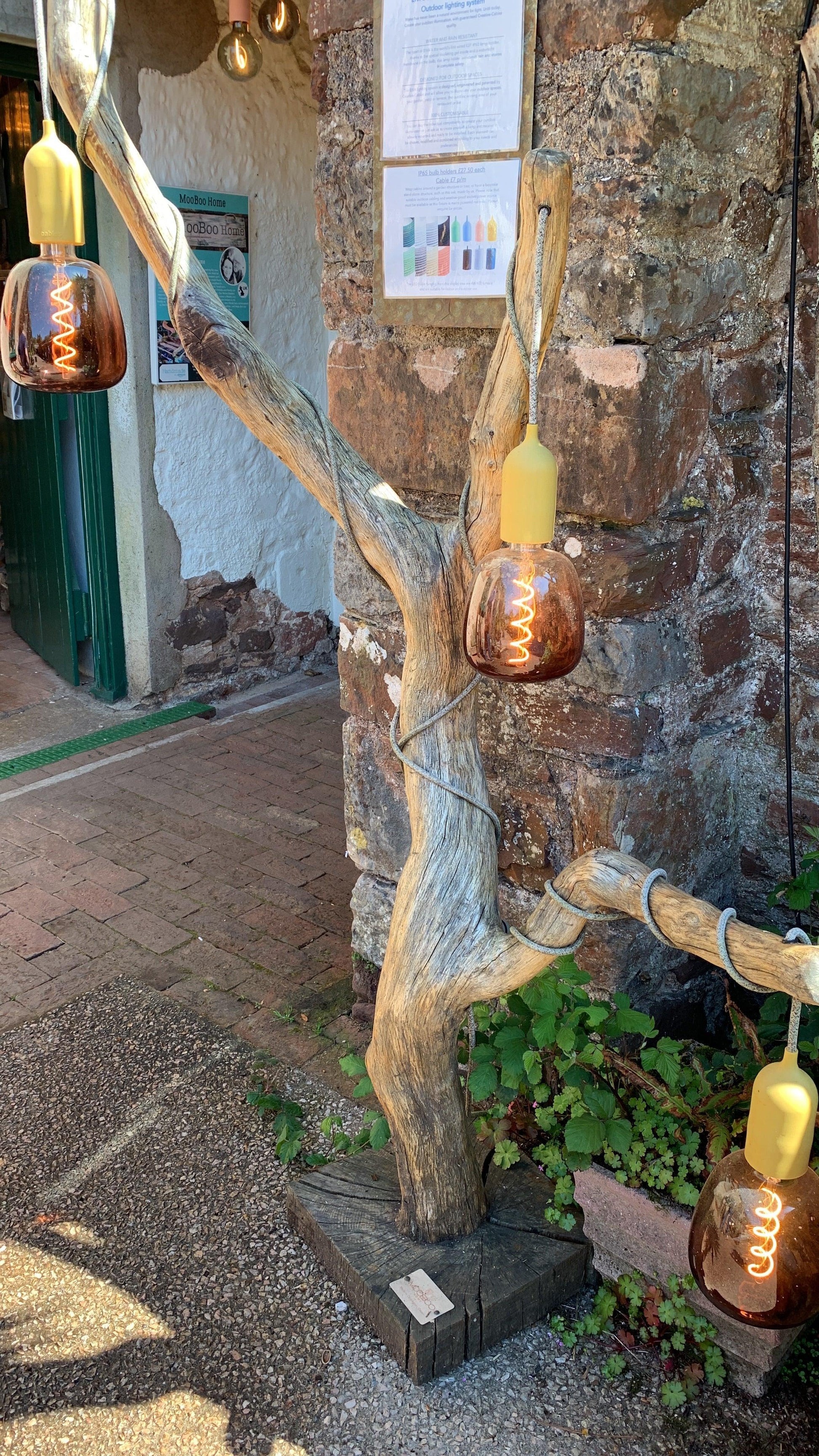 Outdoor tree lamp