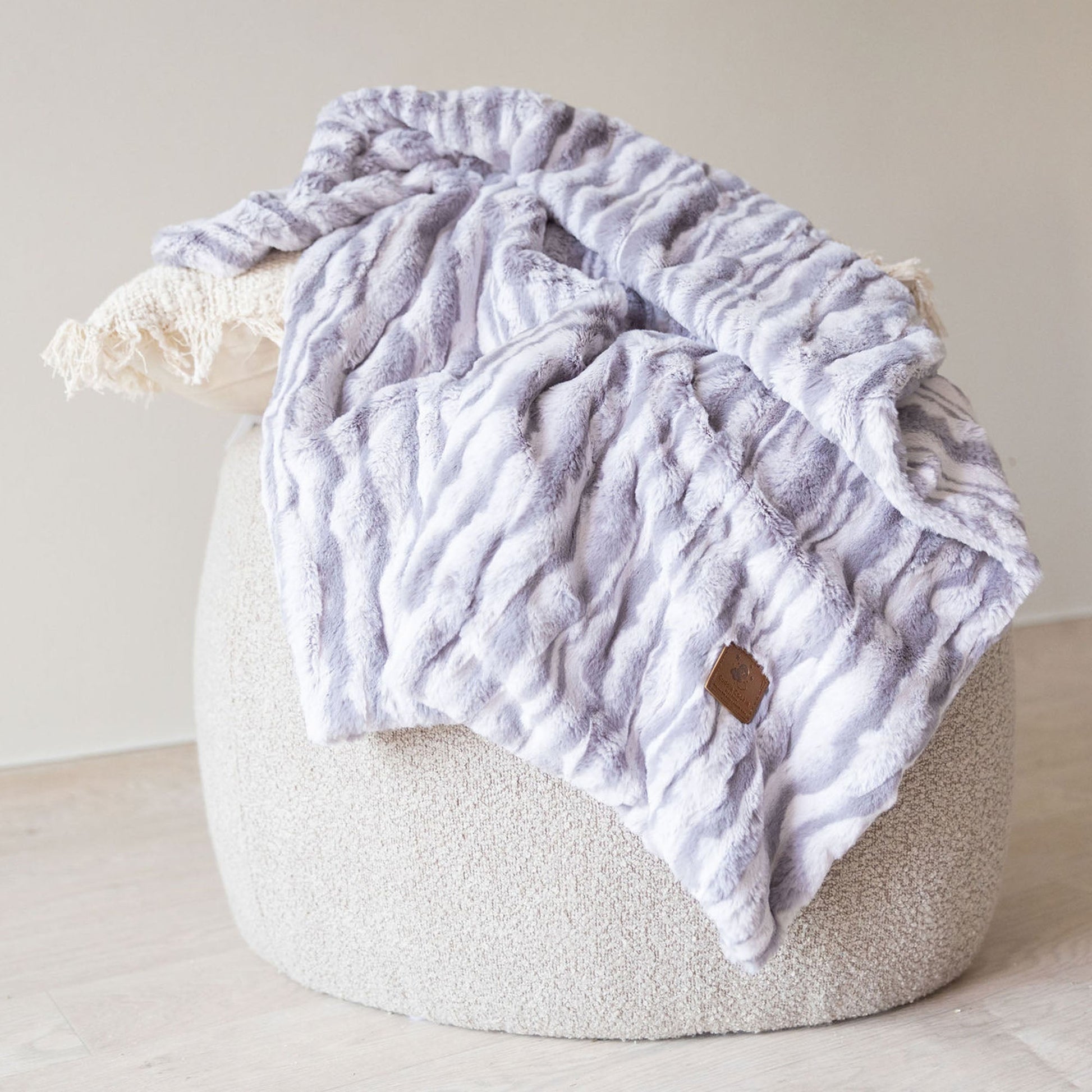 Luxury Grey Wavy Fur Blanket