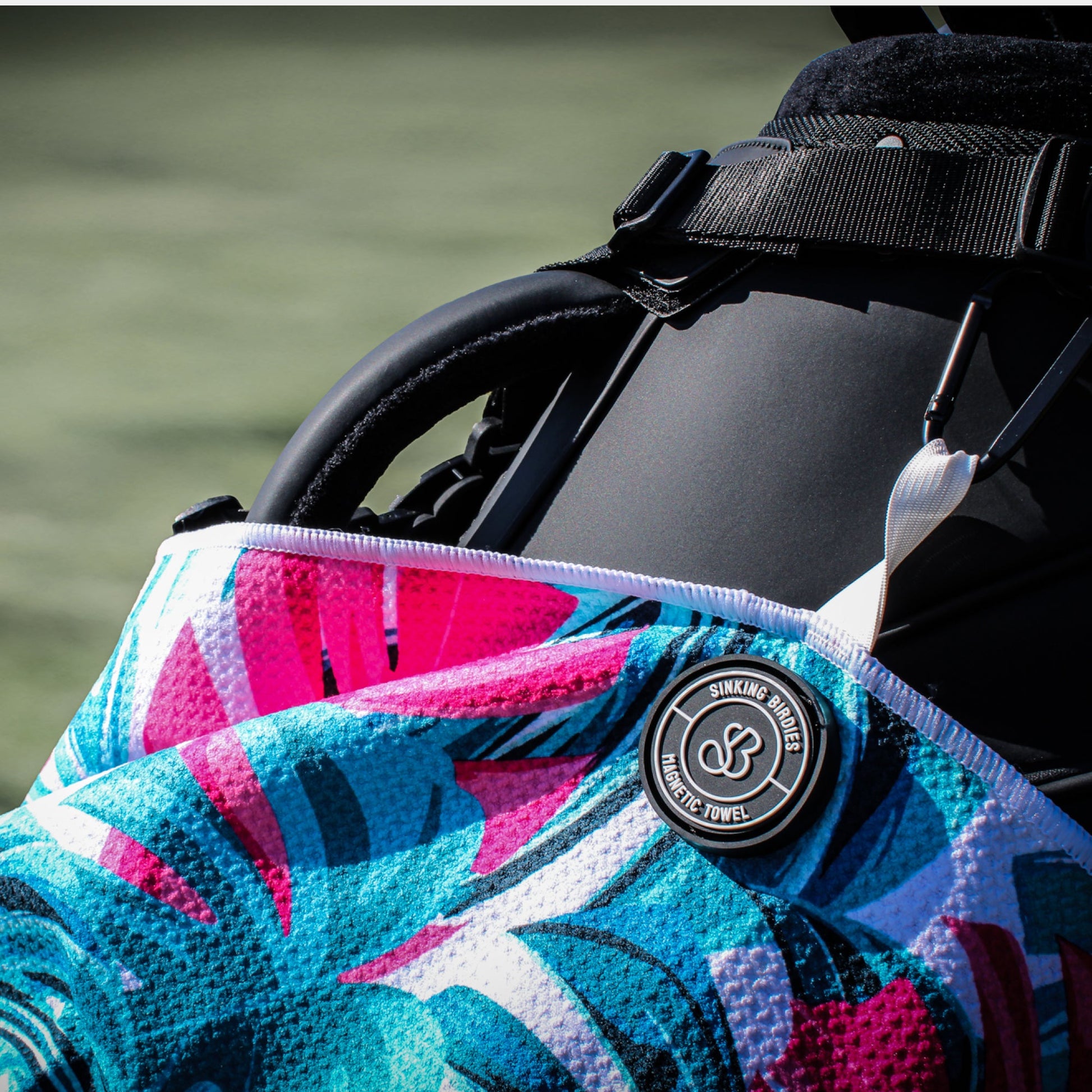 Magnetic Golf Towel in Palm Breeze