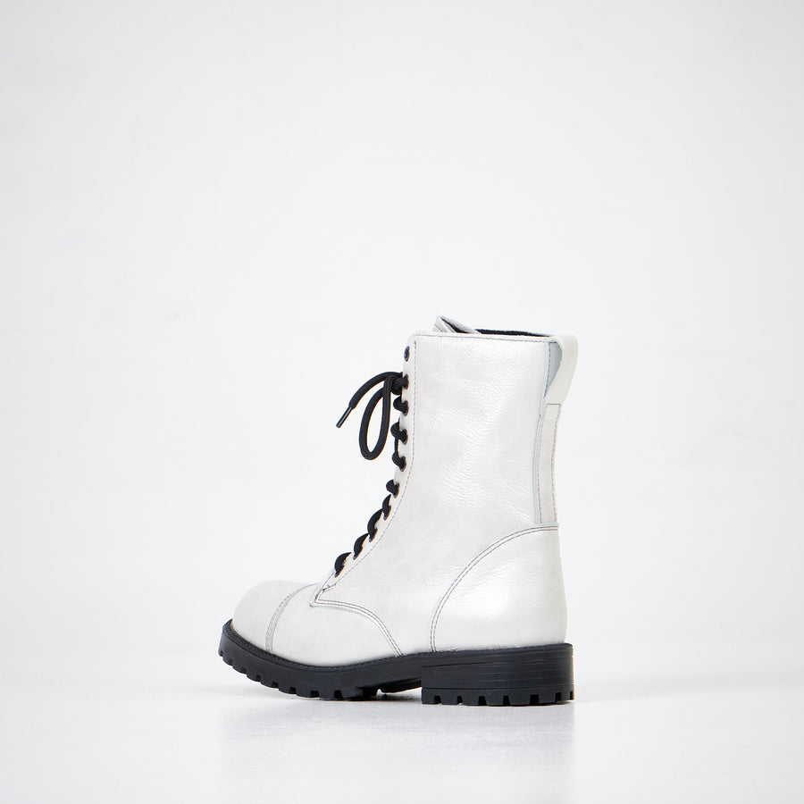 511 Bianco Leather Boots – Durable, Stylish & Comfortable by Samelin at www.brixbailey.com