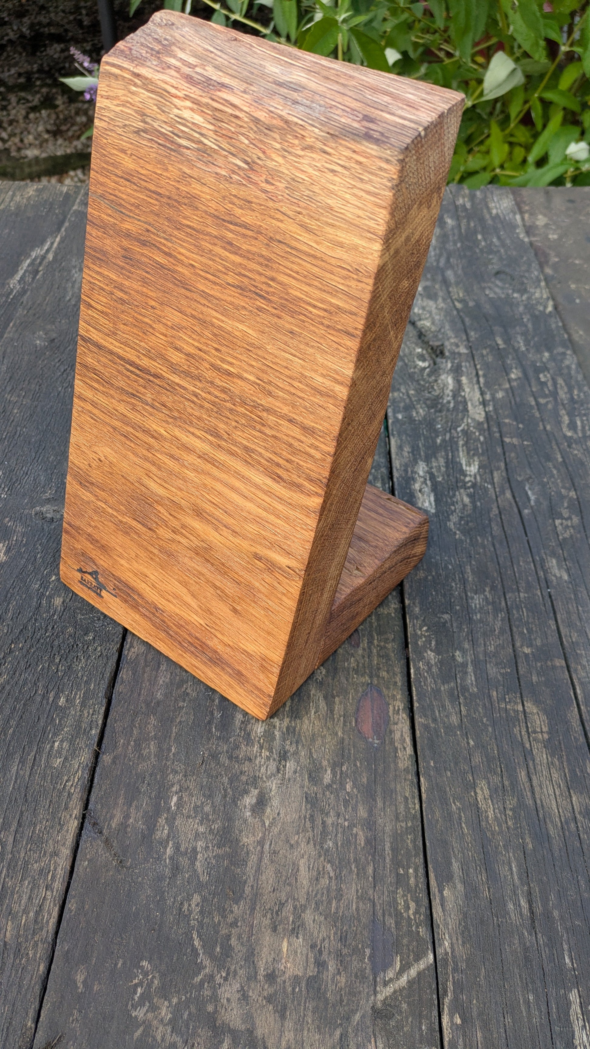 Magnetic oak knife stand