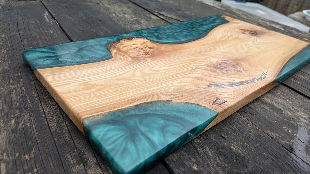 British Elm and dark green resin board