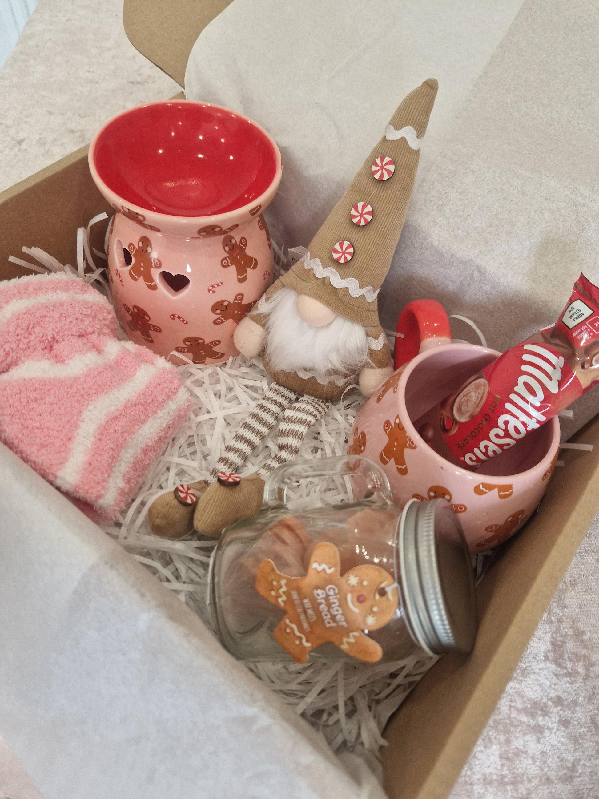 Gingerbread Wax Melt Gift Box with Hot Chocolate and Cosy Socks
