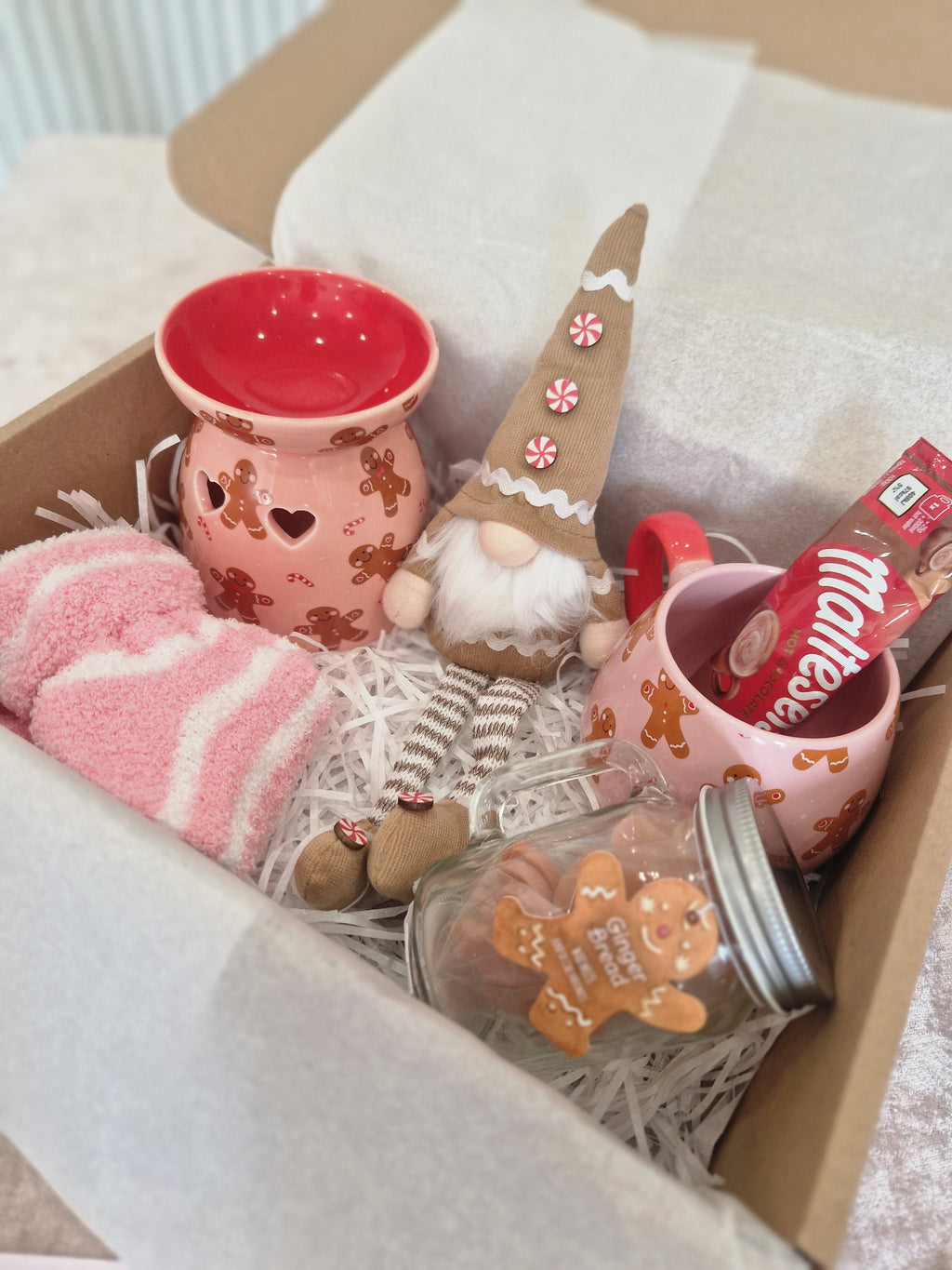 Gingerbread Wax Melt Gift Box with Hot Chocolate and Cosy Socks