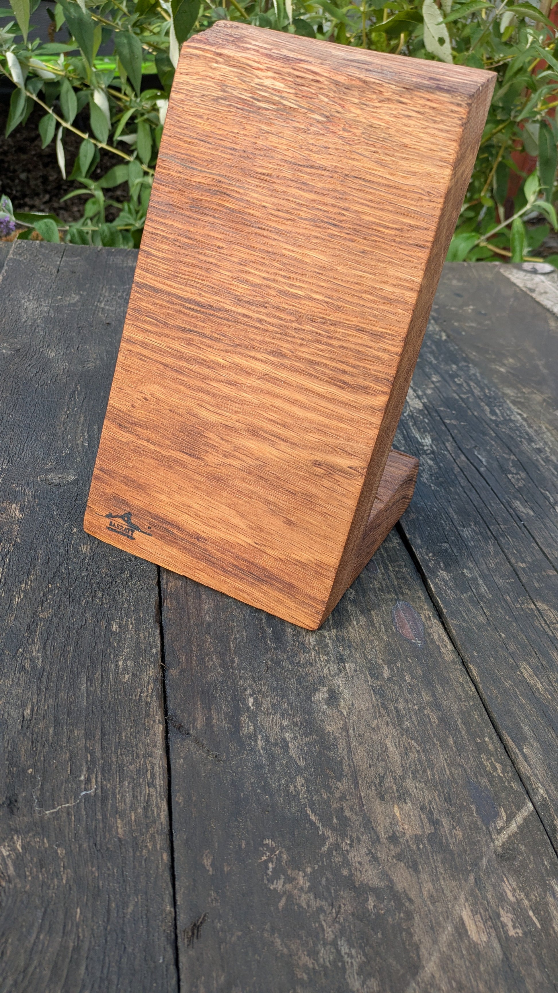 Magnetic oak knife stand