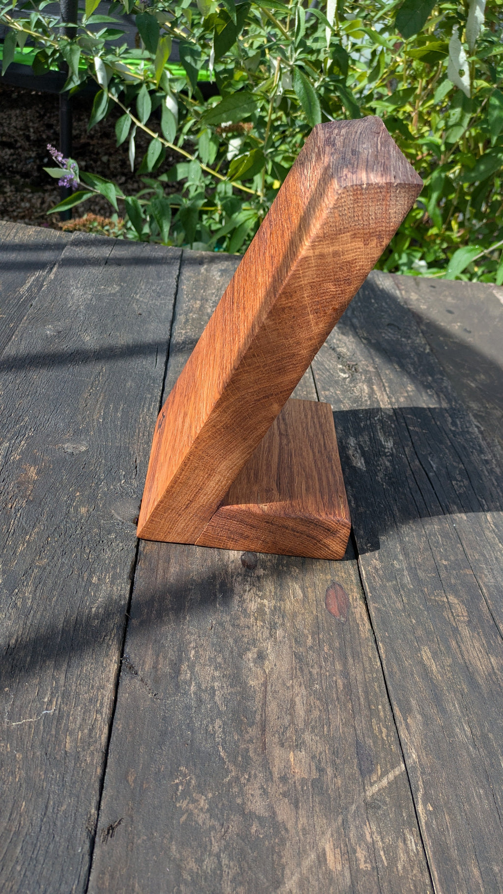 Magnetic oak knife stand
