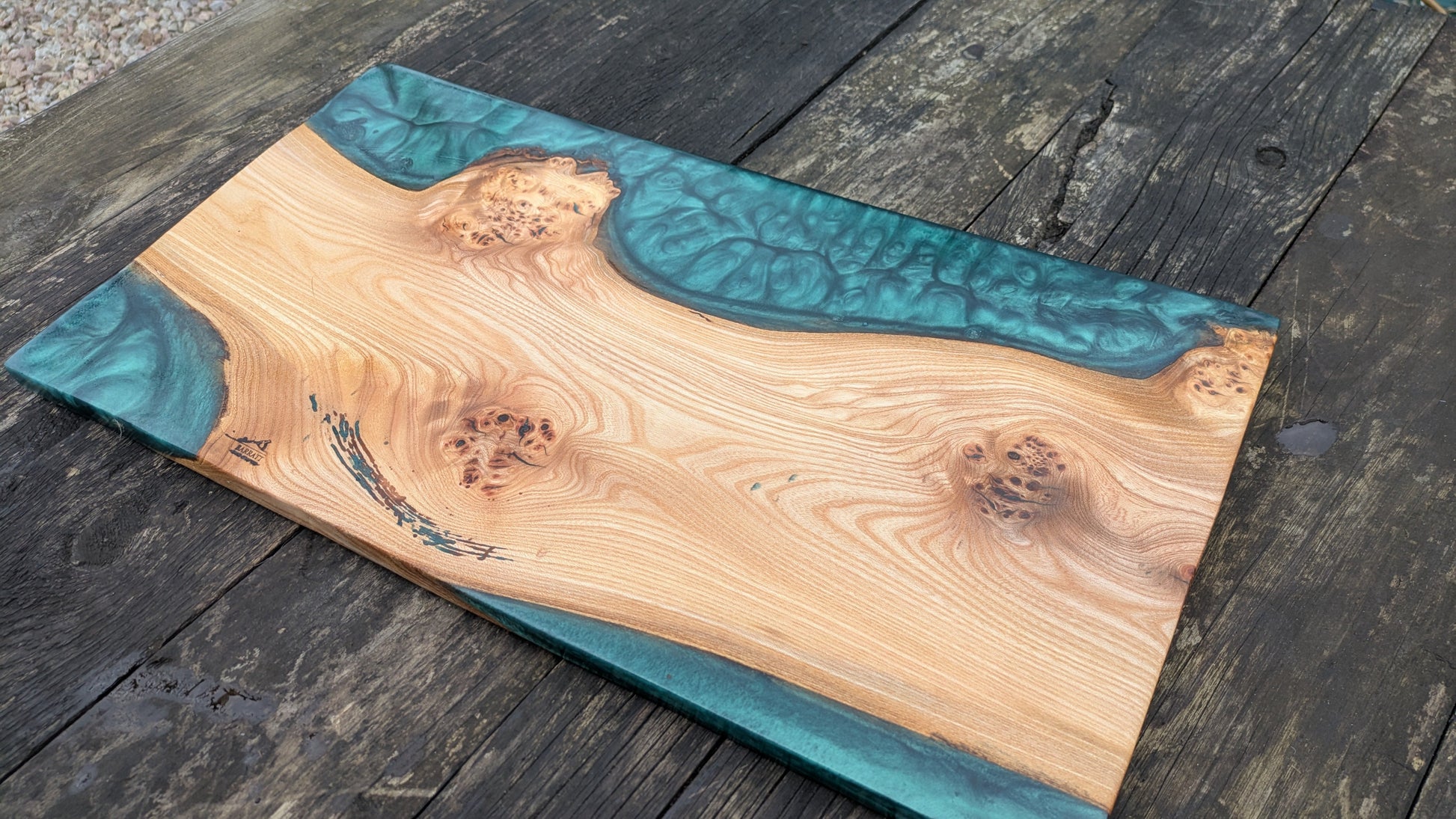 British Elm and dark green resin board