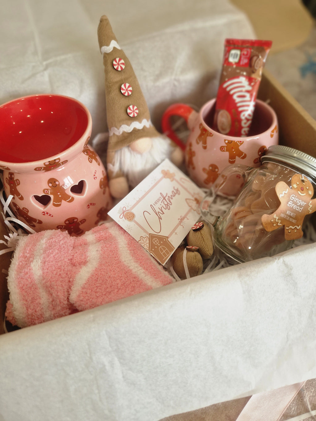 Gingerbread Wax Melt Gift Box with Hot Chocolate and Cosy Socks