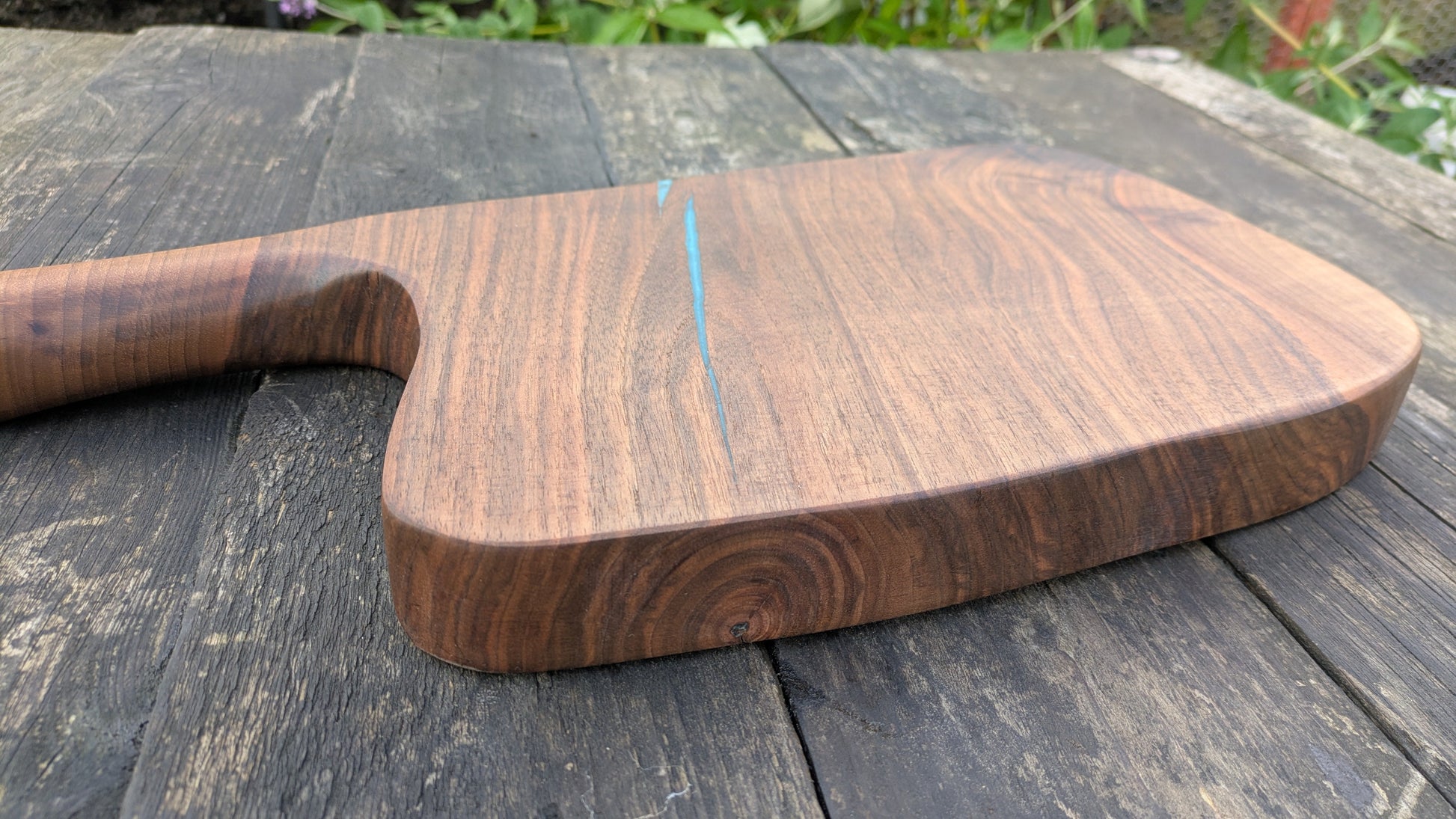 Walnut tomahawk board